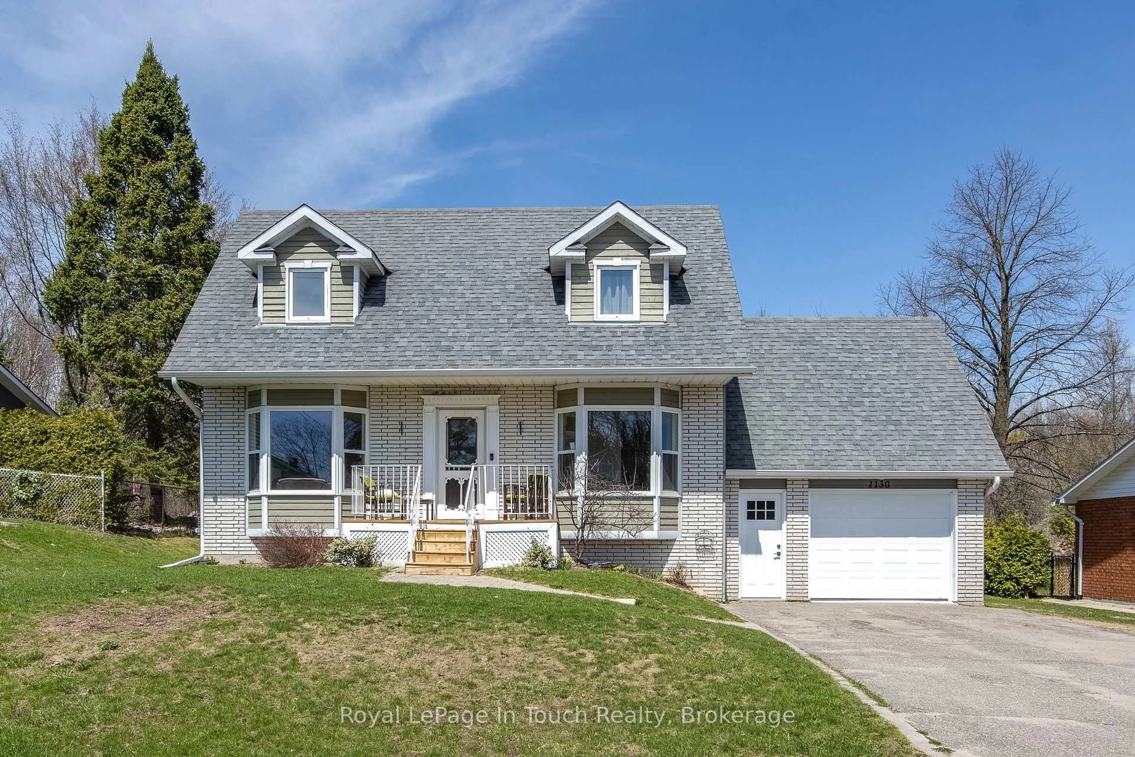 Home with vinyl exterior material, street for 1130 Marcellus Dr, Midland Ontario L4R 5J1