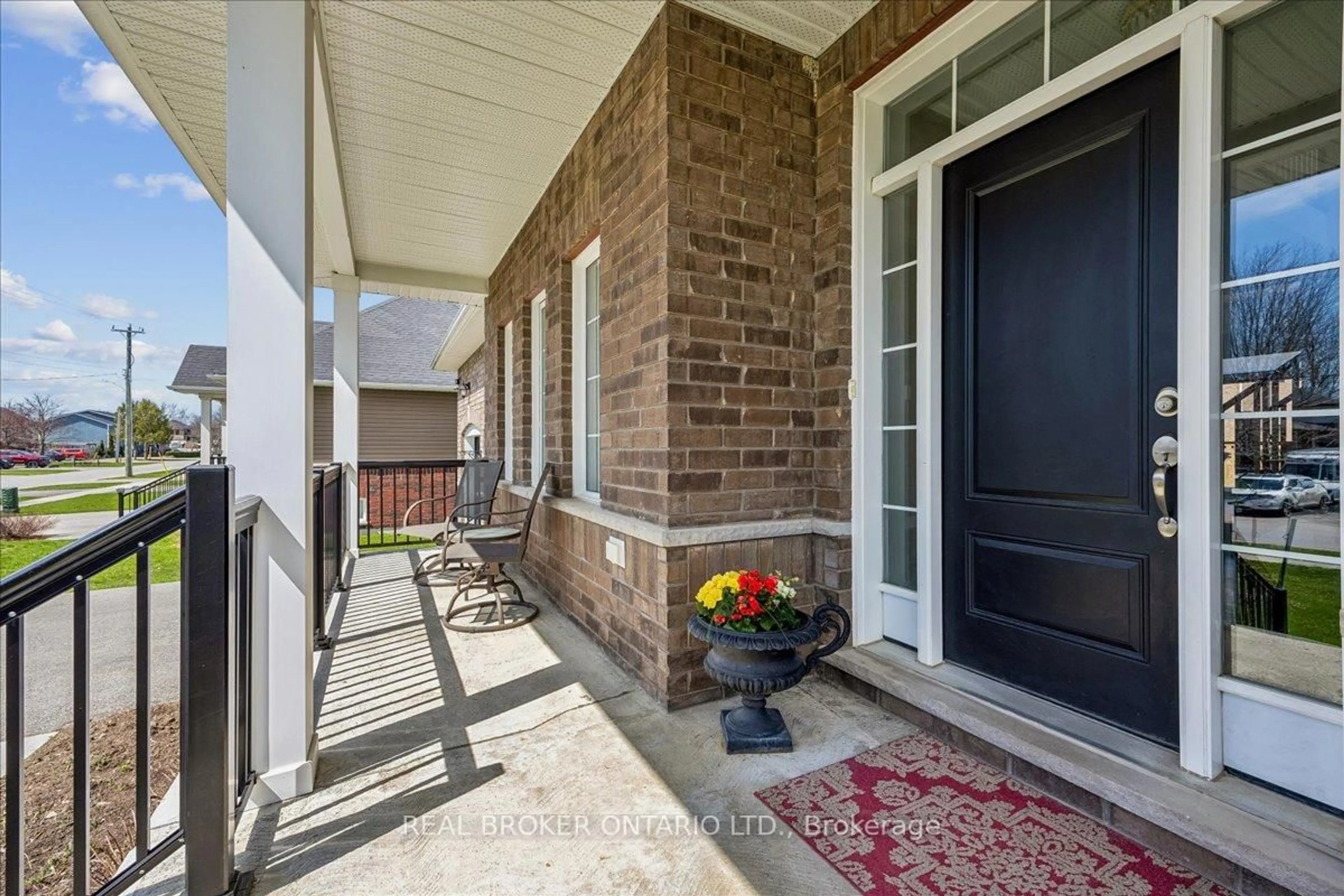 Indoor entryway for 215 Centre St, Clearview Ontario L0M 1S0
