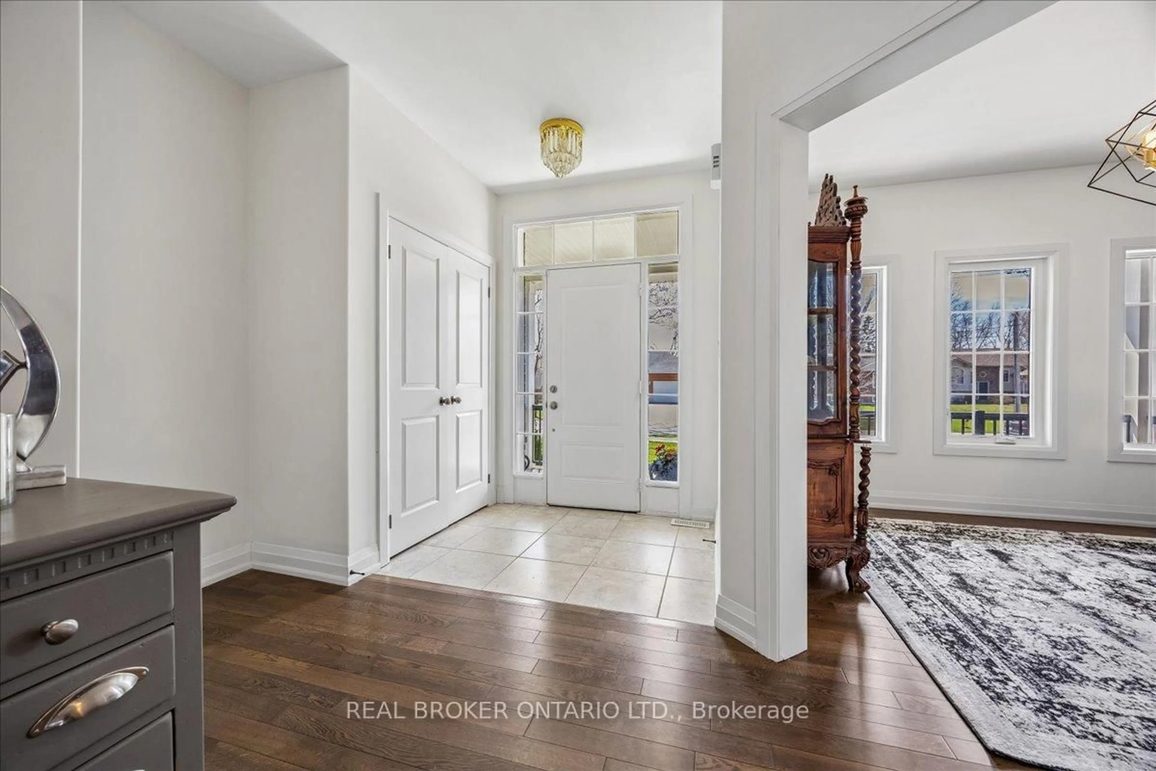 Indoor entryway for 215 Centre St, Clearview Ontario L0M 1S0