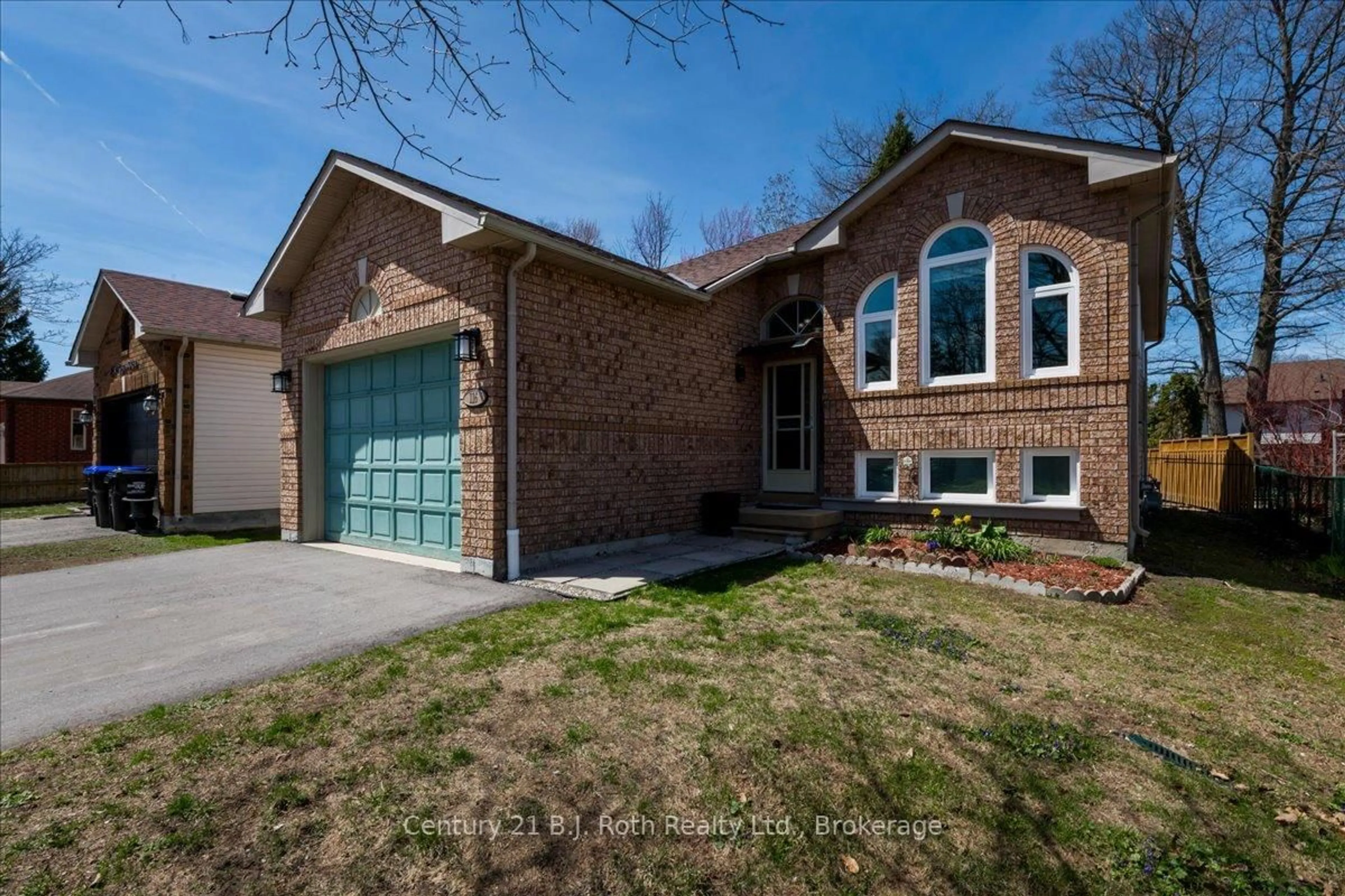 Home with brick exterior material, street for 116 Dyer Dr, Wasaga Beach Ontario L9Z 1E5