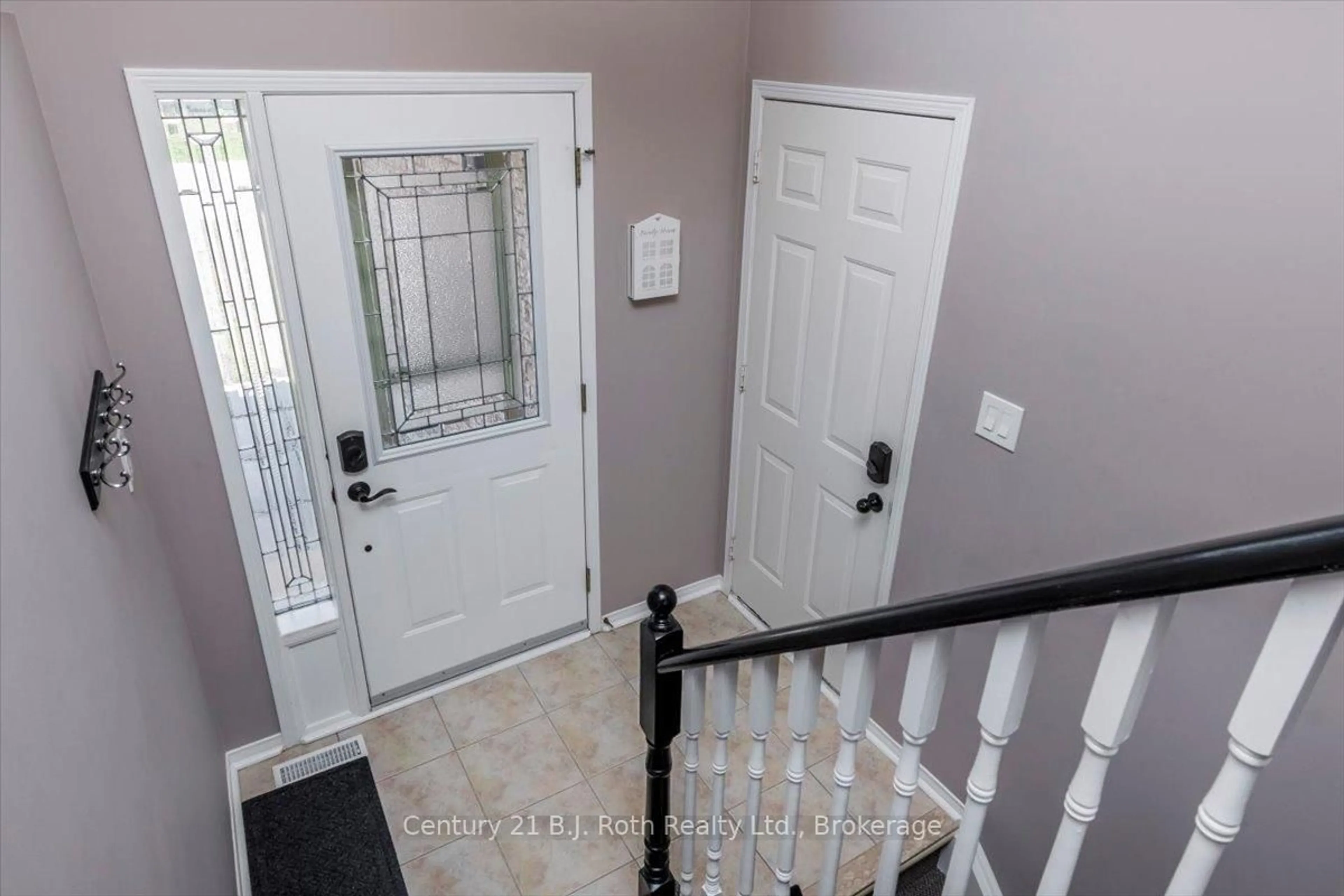 Indoor entryway for 116 Dyer Dr, Wasaga Beach Ontario L9Z 1E5