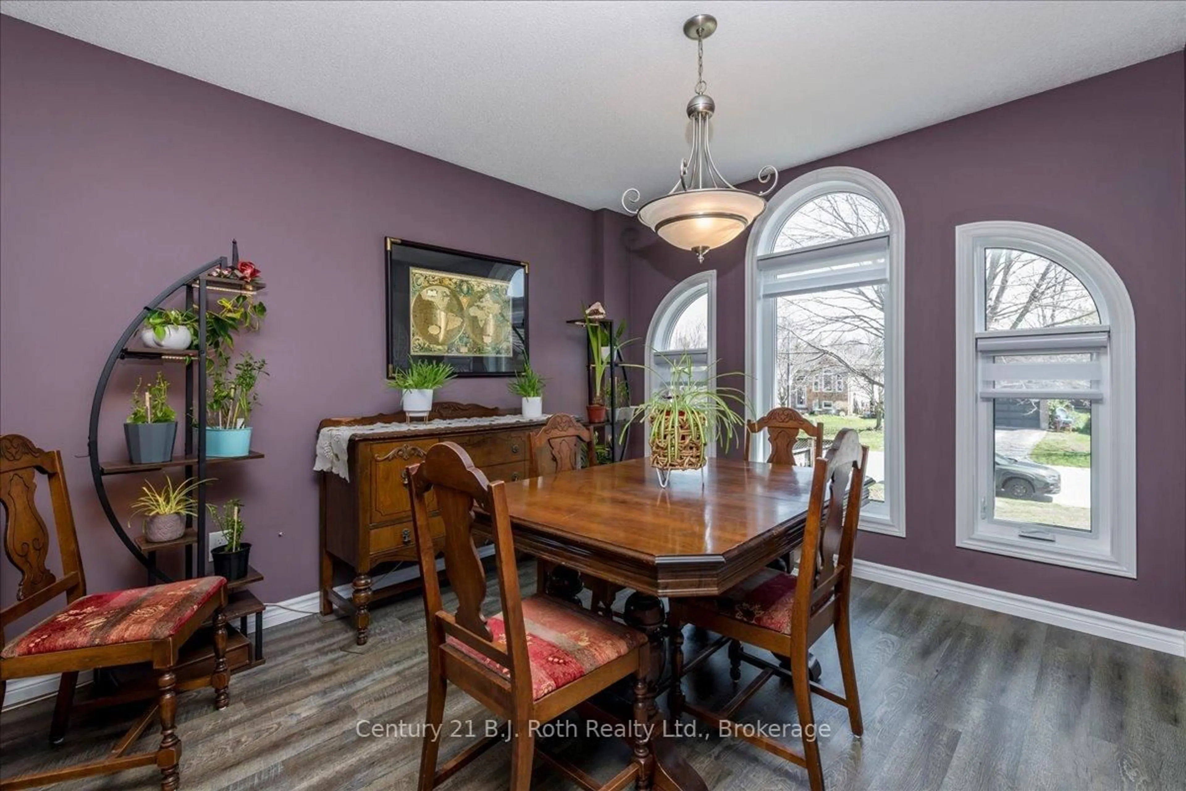 Dining room, wood/laminate floor for 116 Dyer Dr, Wasaga Beach Ontario L9Z 1E5
