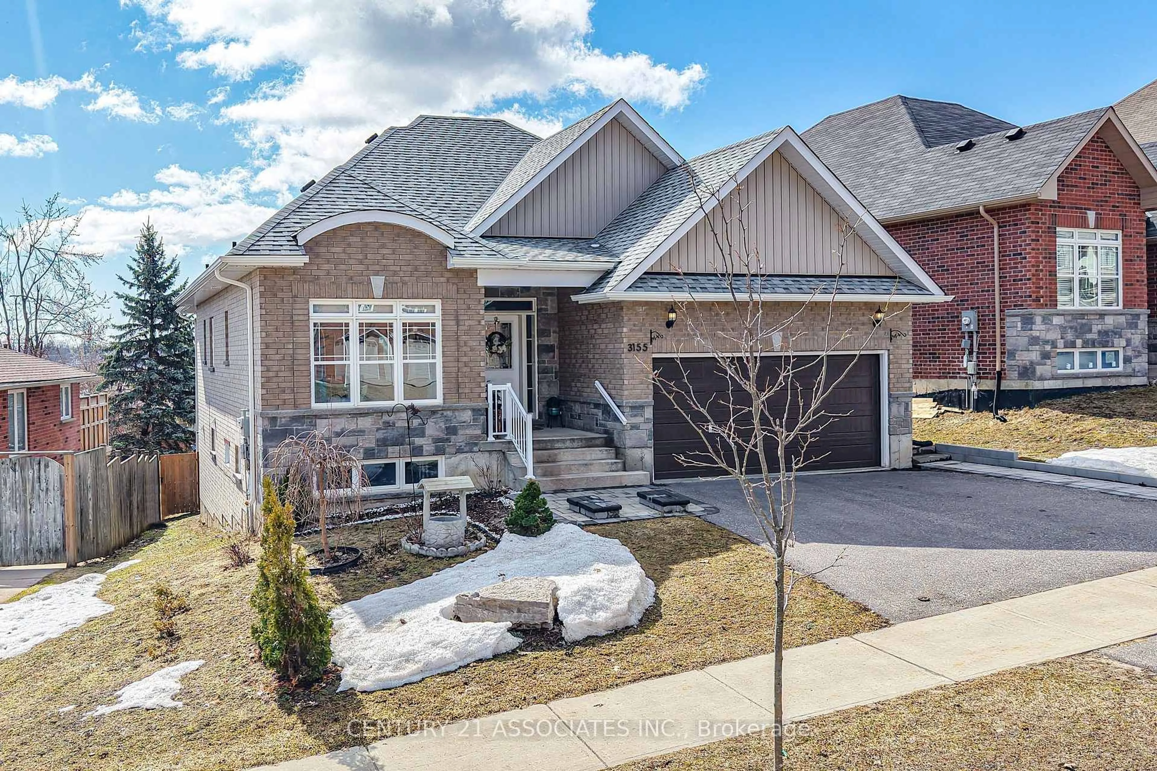 Home with brick exterior material, street for 3155 Monarch Dr, Orillia Ontario L3V 7X1