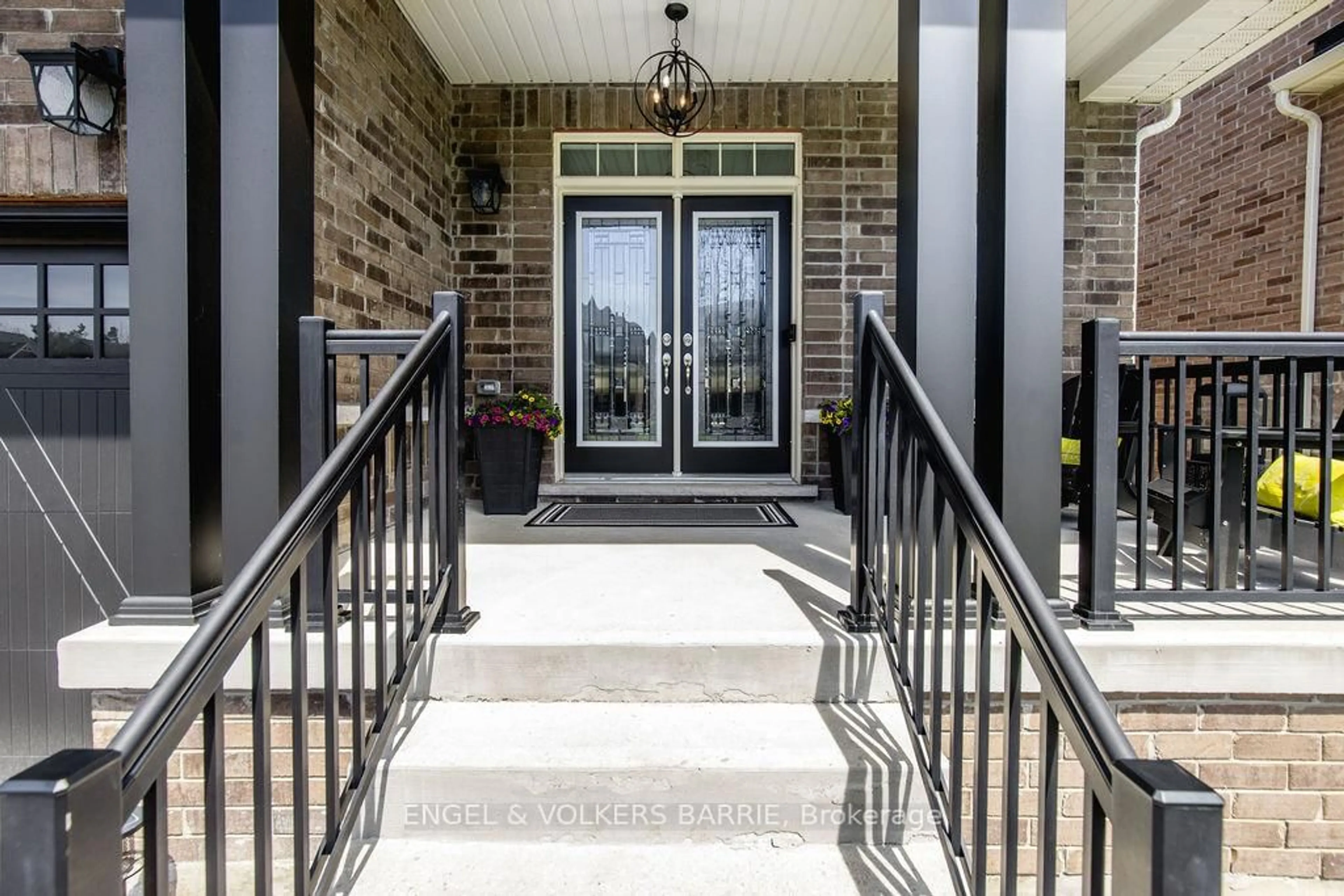 Indoor entryway for 14 Oliver's Mill Rd, Springwater Ontario L9X 0S6