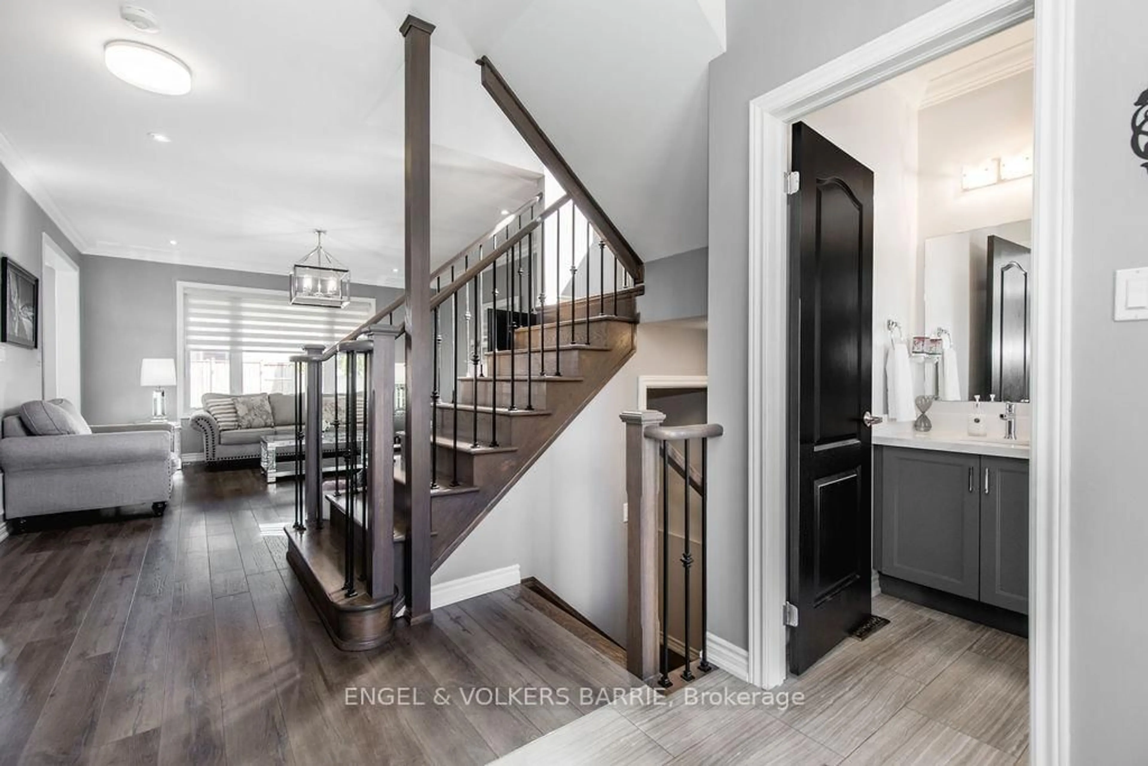 Indoor entryway for 14 Oliver's Mill Rd, Springwater Ontario L9X 0S6