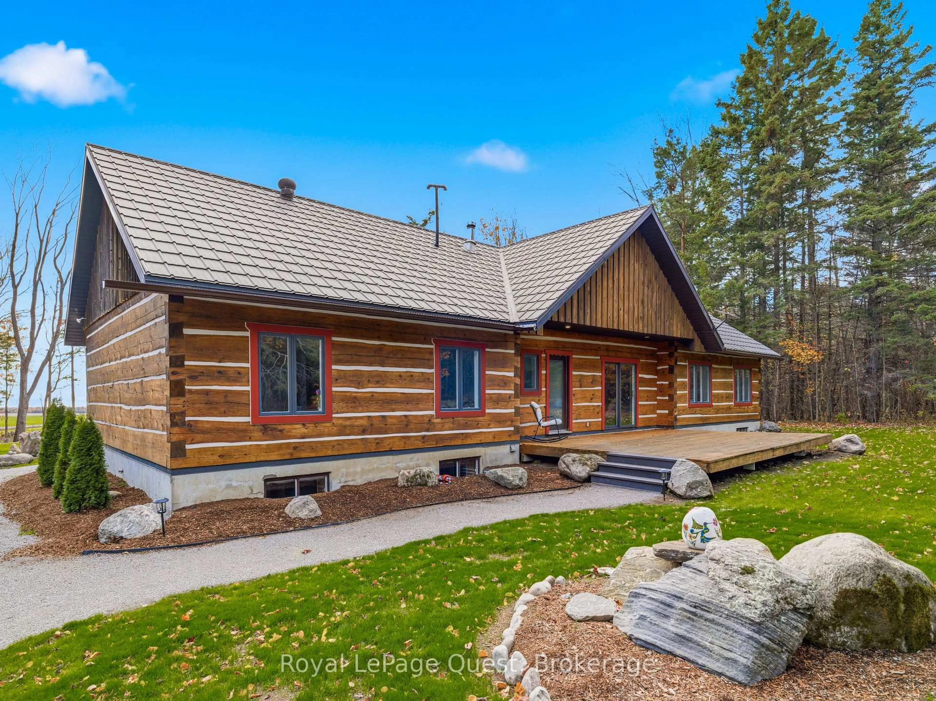 Home with vinyl exterior material, building for 160 14 Concession, Tiny Ontario L9M 0N3