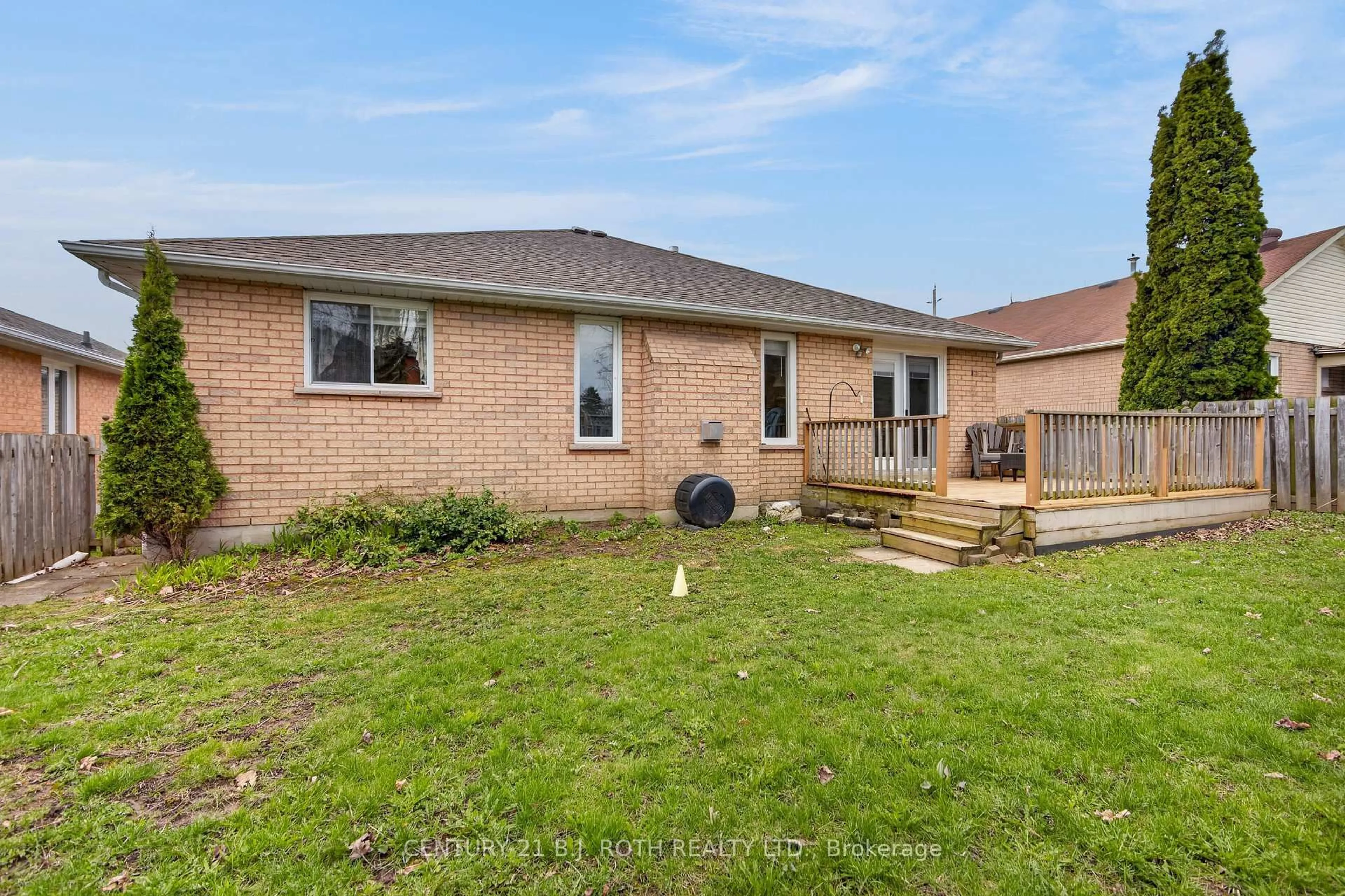 Home with brick exterior material, street for 164 Livingstone St, Barrie Ontario L4N 7J7