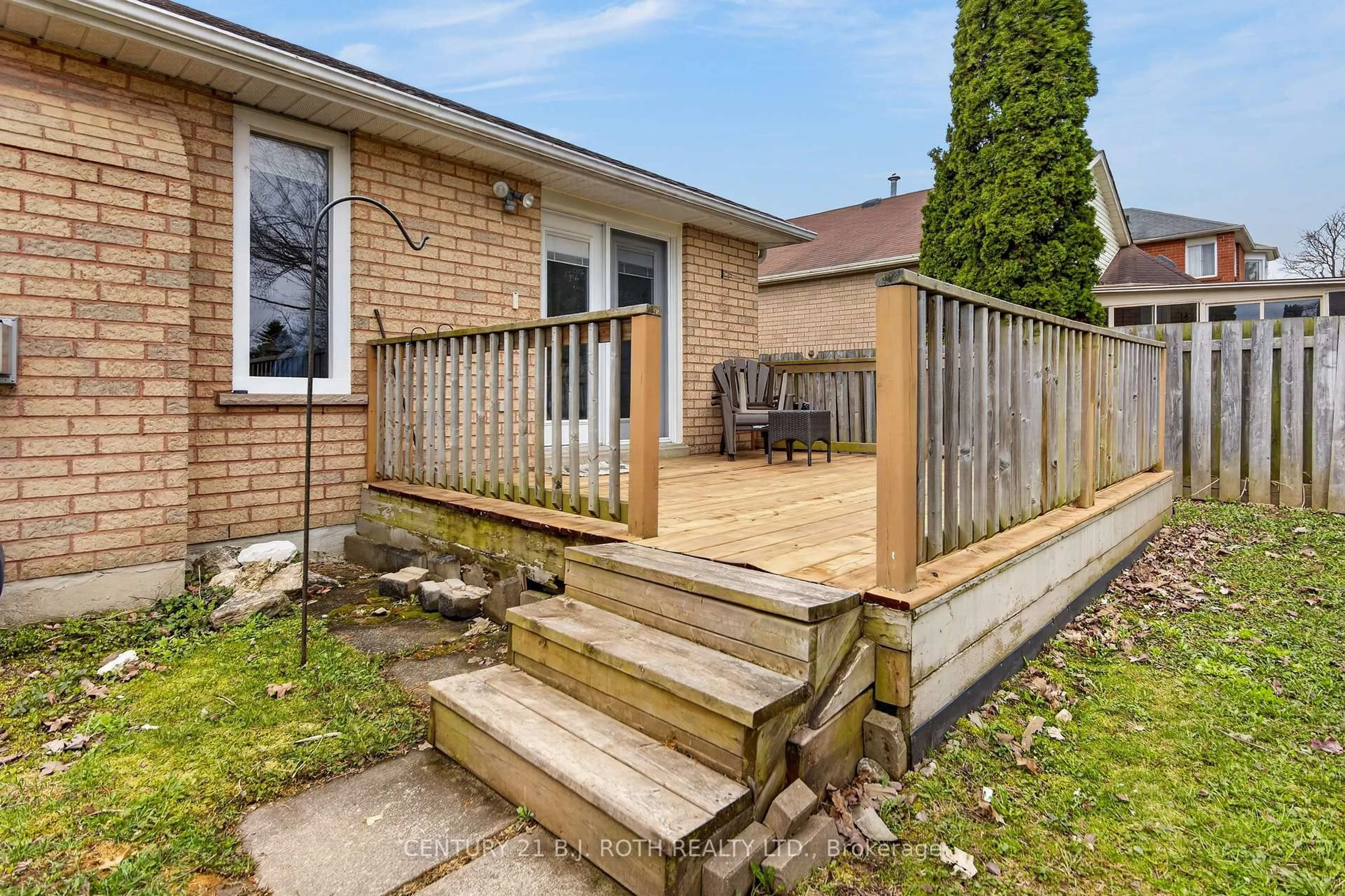 Patio, street for 164 Livingstone St, Barrie Ontario L4N 7J7