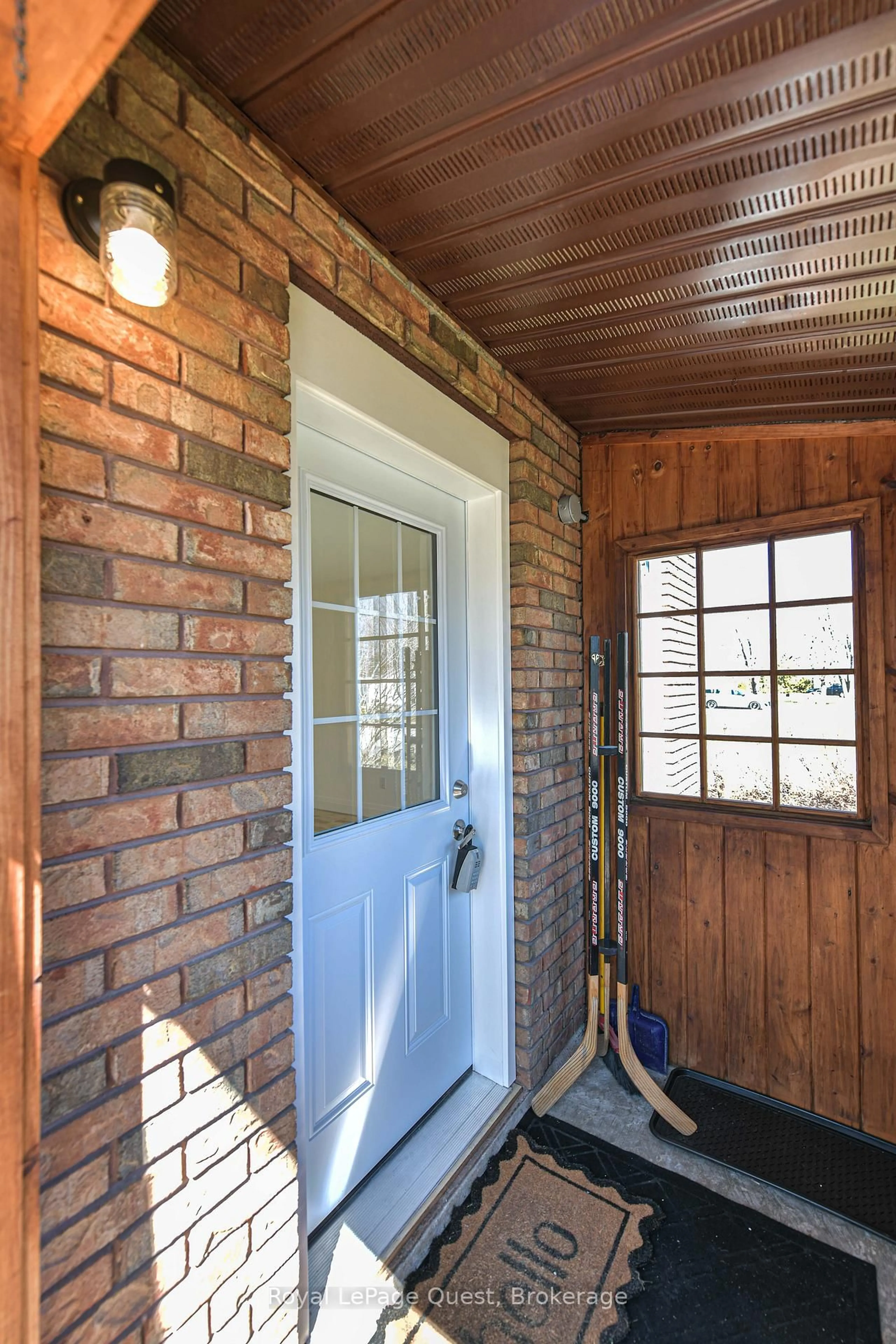 Indoor entryway for 38 Adair St, Orillia Ontario L3V 2X2