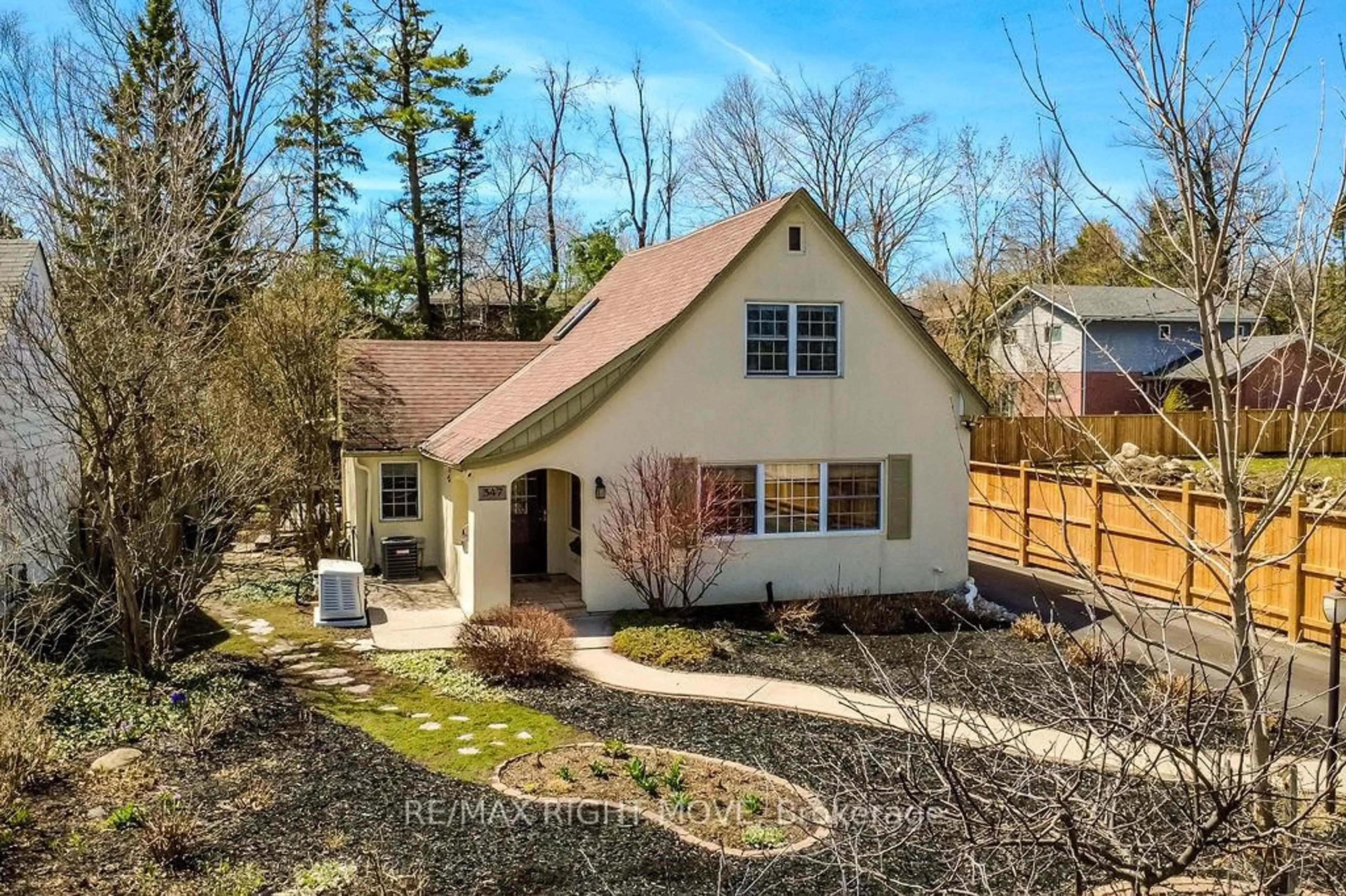 A pic from outside/outdoor area/front of a property/back of a property/a pic from drone, unknown for 347 Old Muskoka Rd, Orillia Ontario L3V 4G5