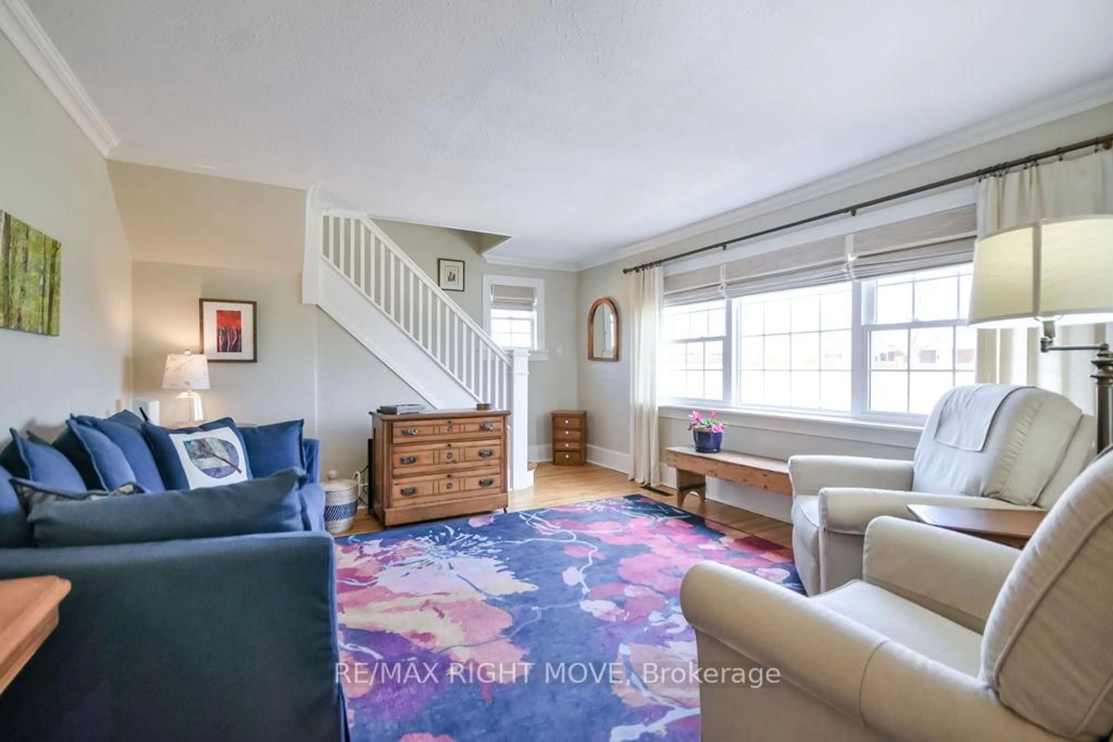 Living room with furniture, carpet floor for 347 Old Muskoka Rd, Orillia Ontario L3V 4G5