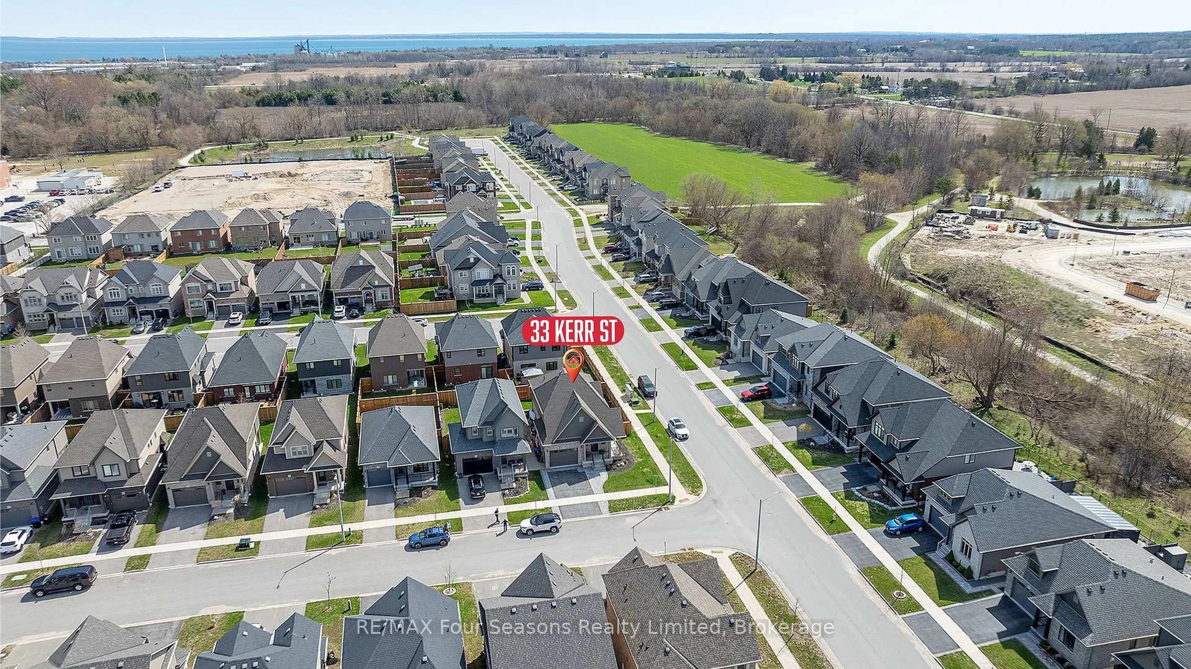 A pic from outside/outdoor area/front of a property/back of a property/a pic from drone, street for 33 Kerr St, Collingwood Ontario L9Y 4B6