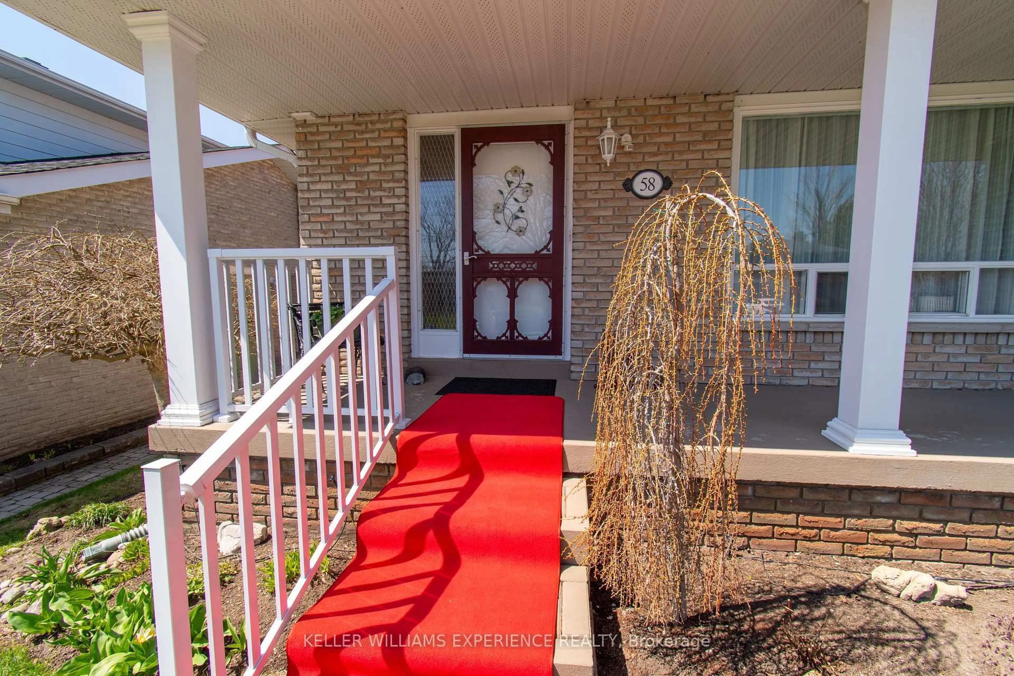 Indoor entryway for 58 Varden Cres, Barrie Ontario L4M 4P3