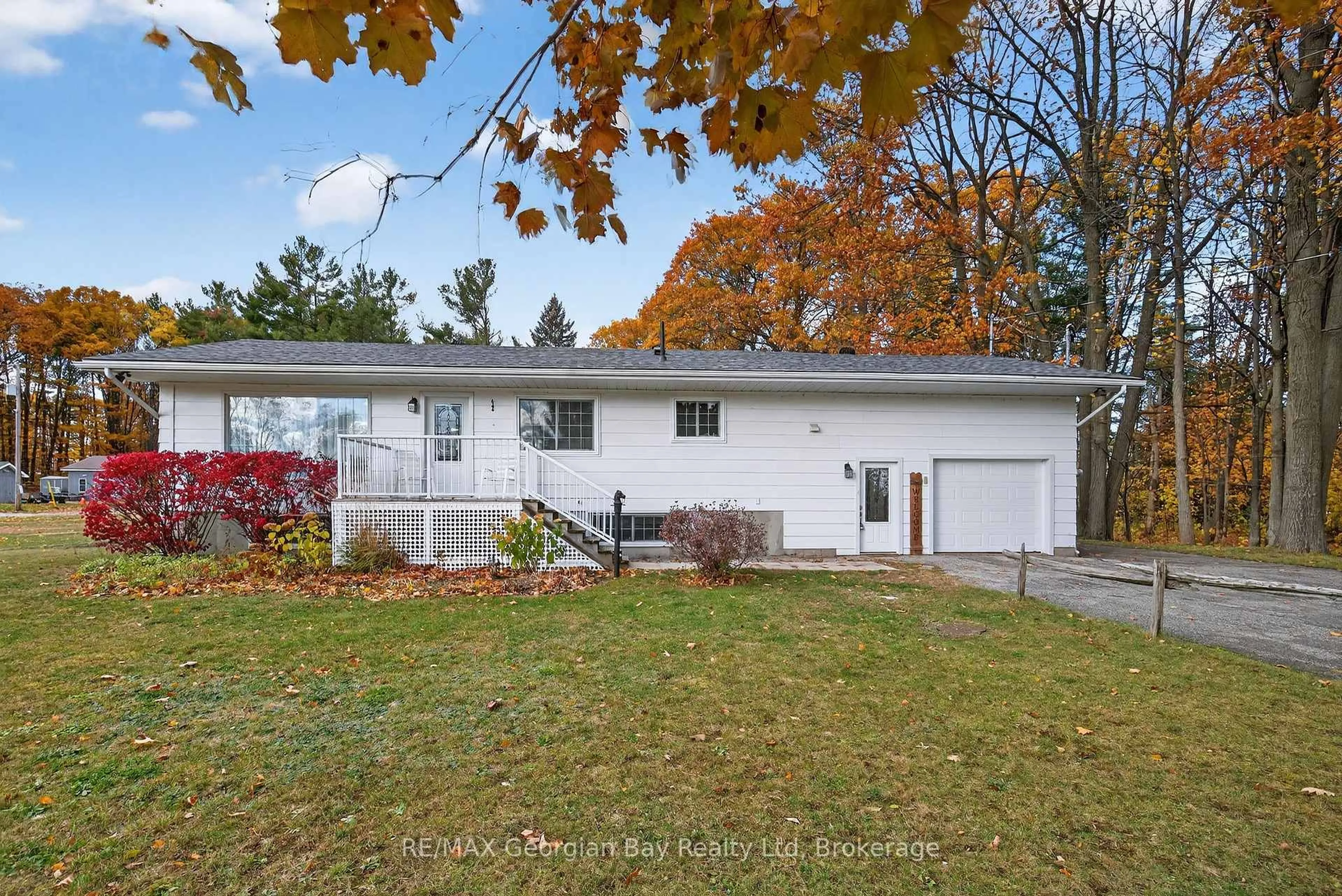 Home with vinyl exterior material, street for 1034 Pine Grove Rd, Penetanguishene Ontario L9M 2B5