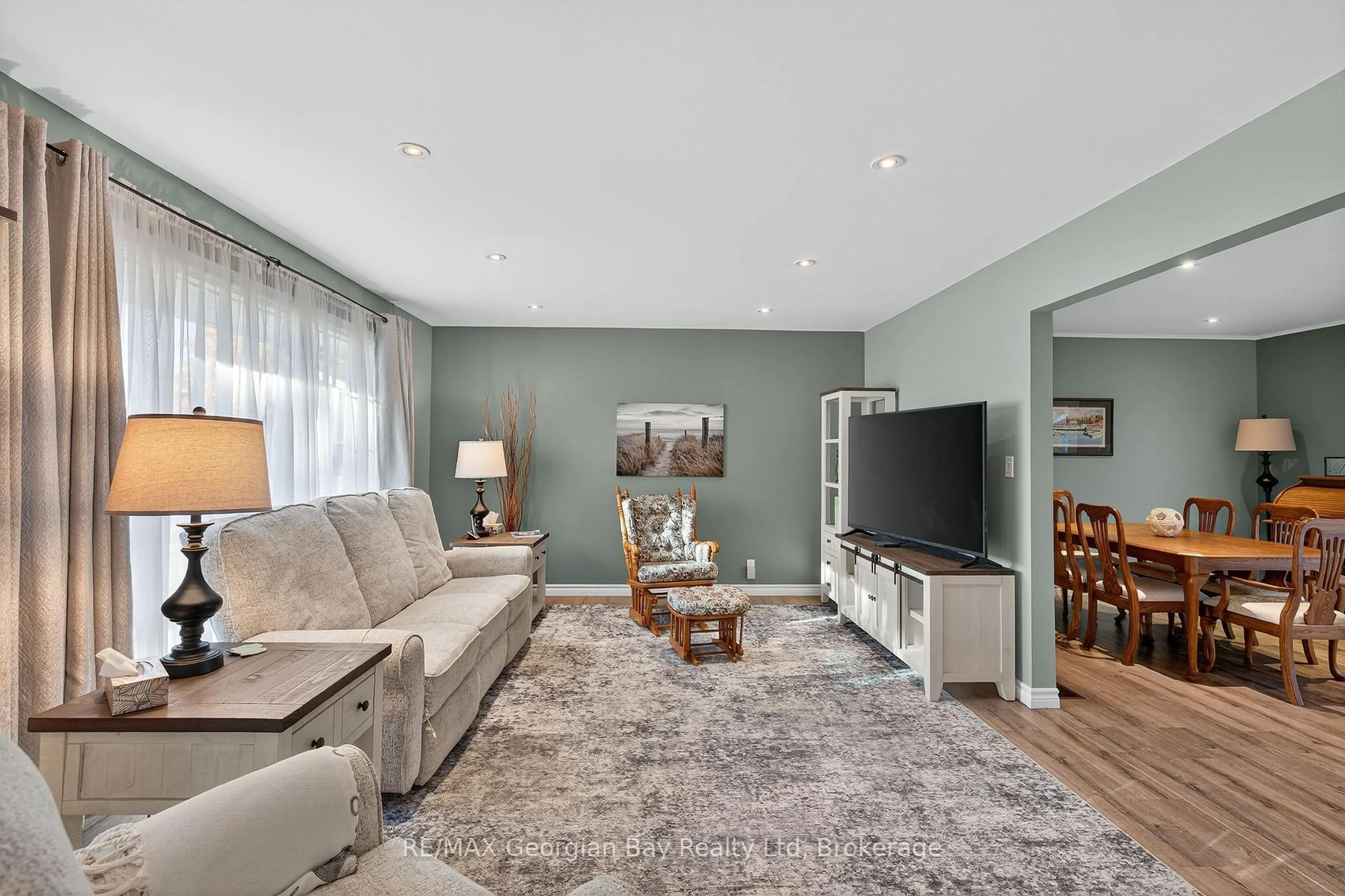 Living room with furniture, unknown for 1034 Pine Grove Rd, Penetanguishene Ontario L9M 2B5