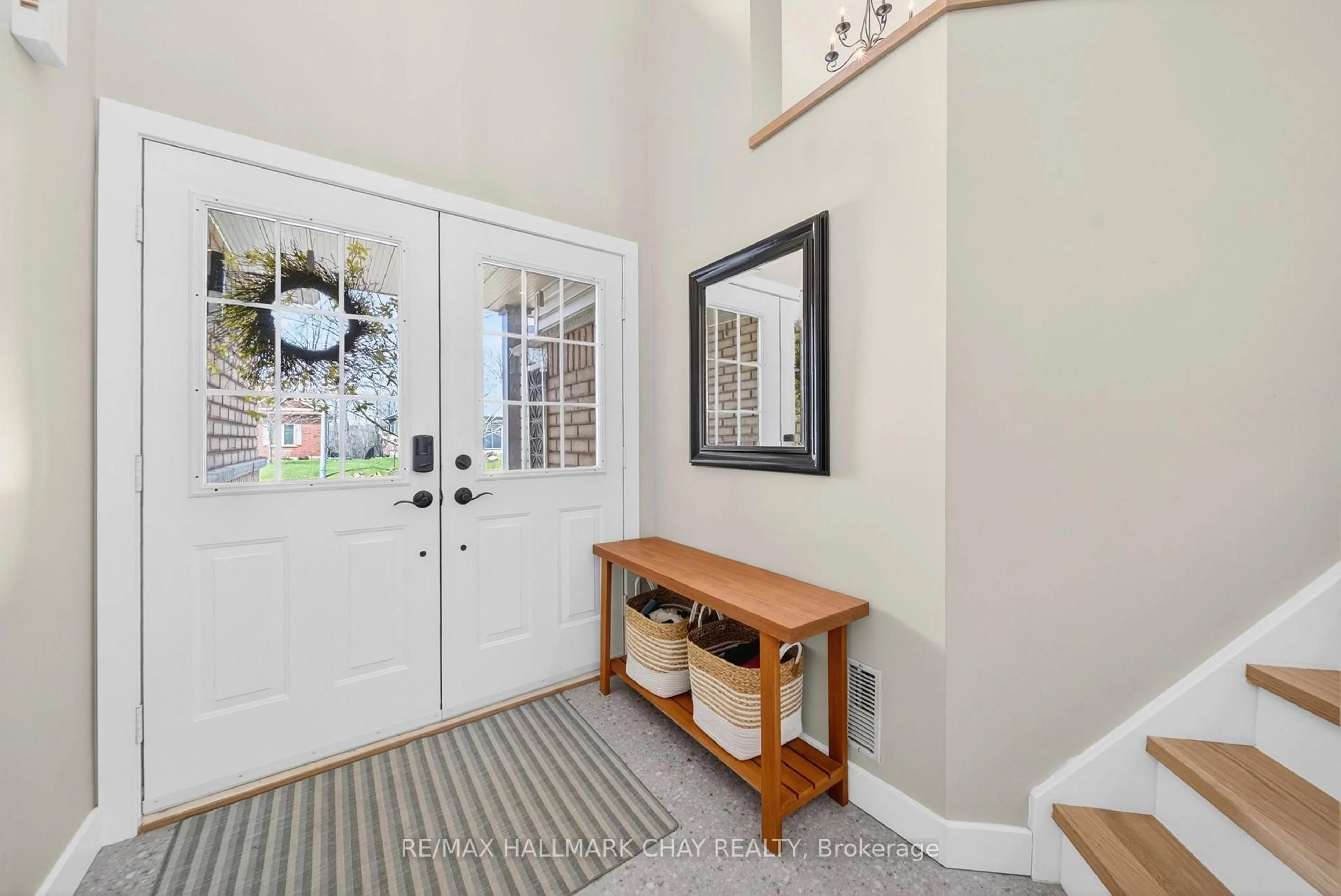 Indoor entryway for 51 Mcdermitt Tr, Tay Ontario L0K 2A0