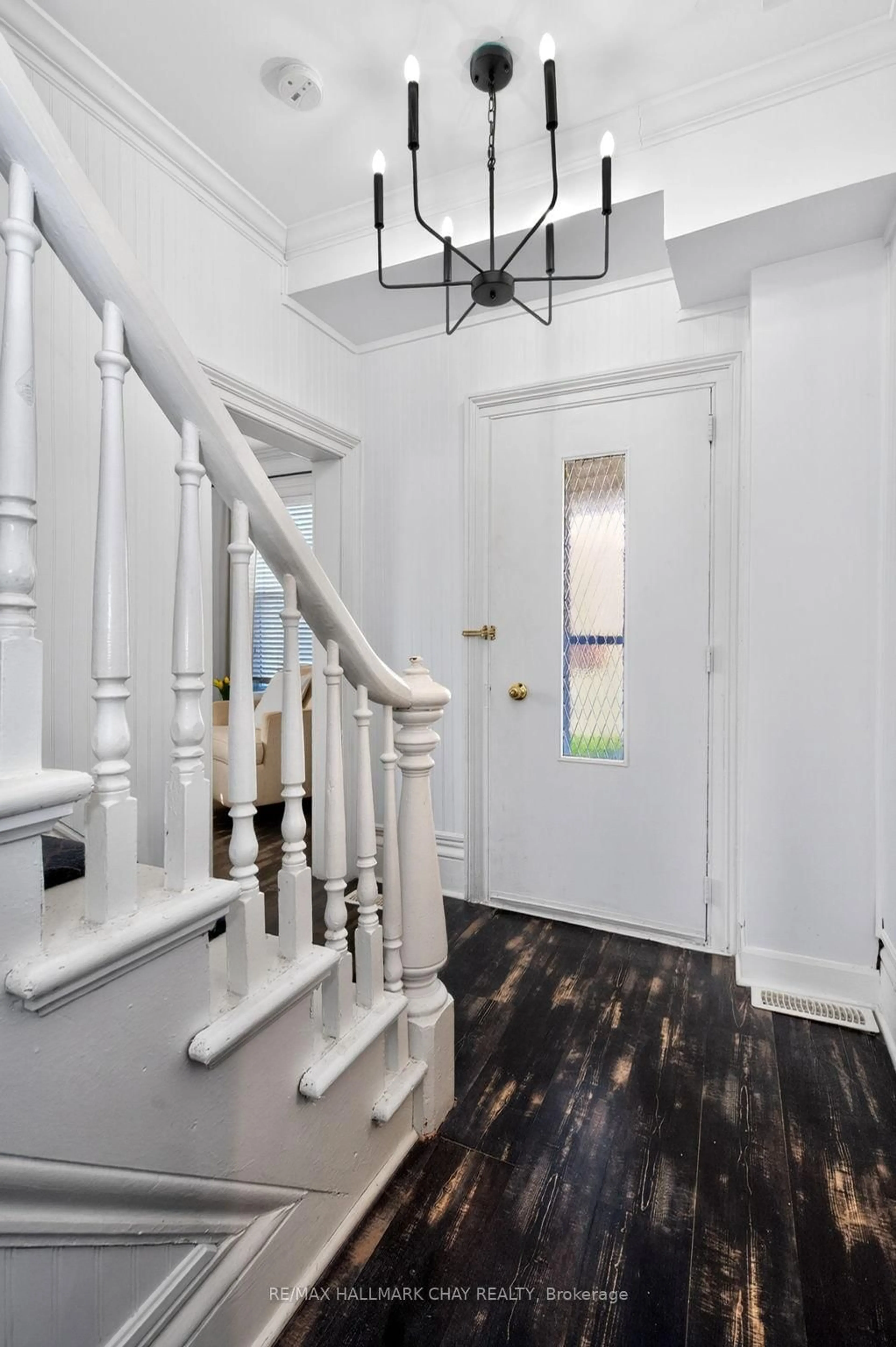 Indoor entryway for 19 Yonge St, Springwater Ontario L0L 1P0