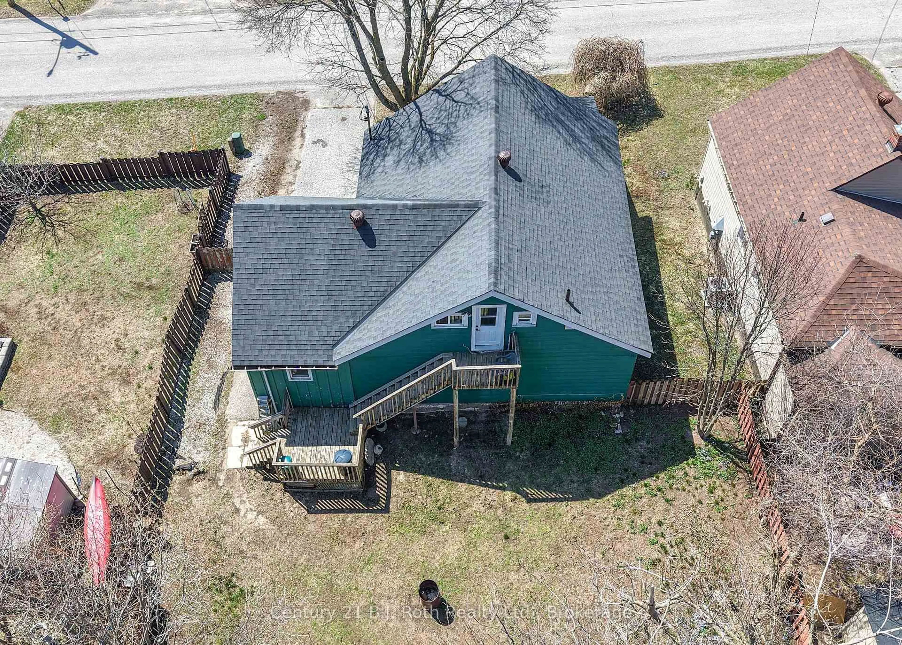 A pic from outside/outdoor area/front of a property/back of a property/a pic from drone, building for 76 McKenzie St, Orillia Ontario L3V 6A7