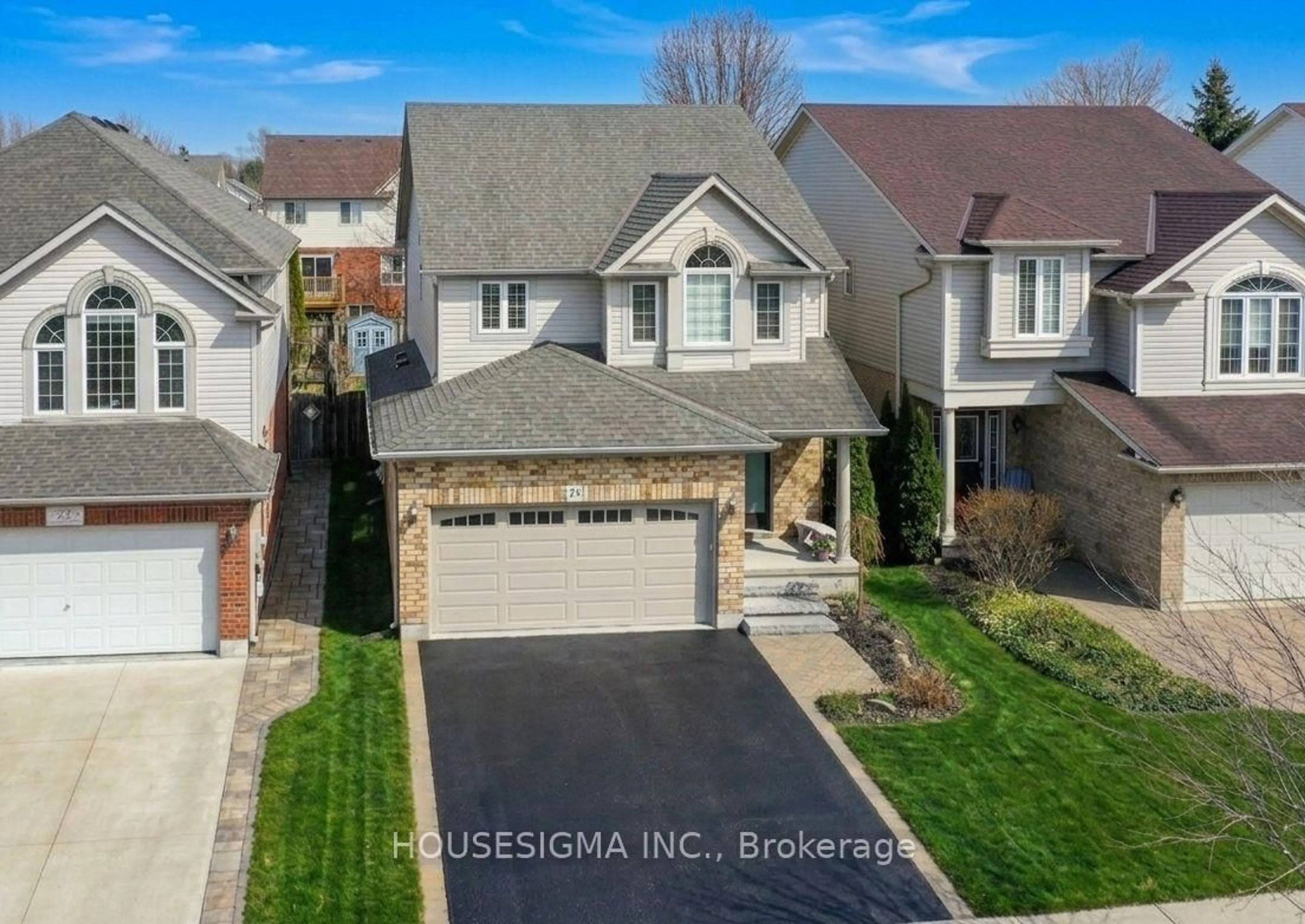 A pic from outside/outdoor area/front of a property/back of a property/a pic from drone, street for 22 Highlands Cres, Collingwood Ontario L9Y 5H3