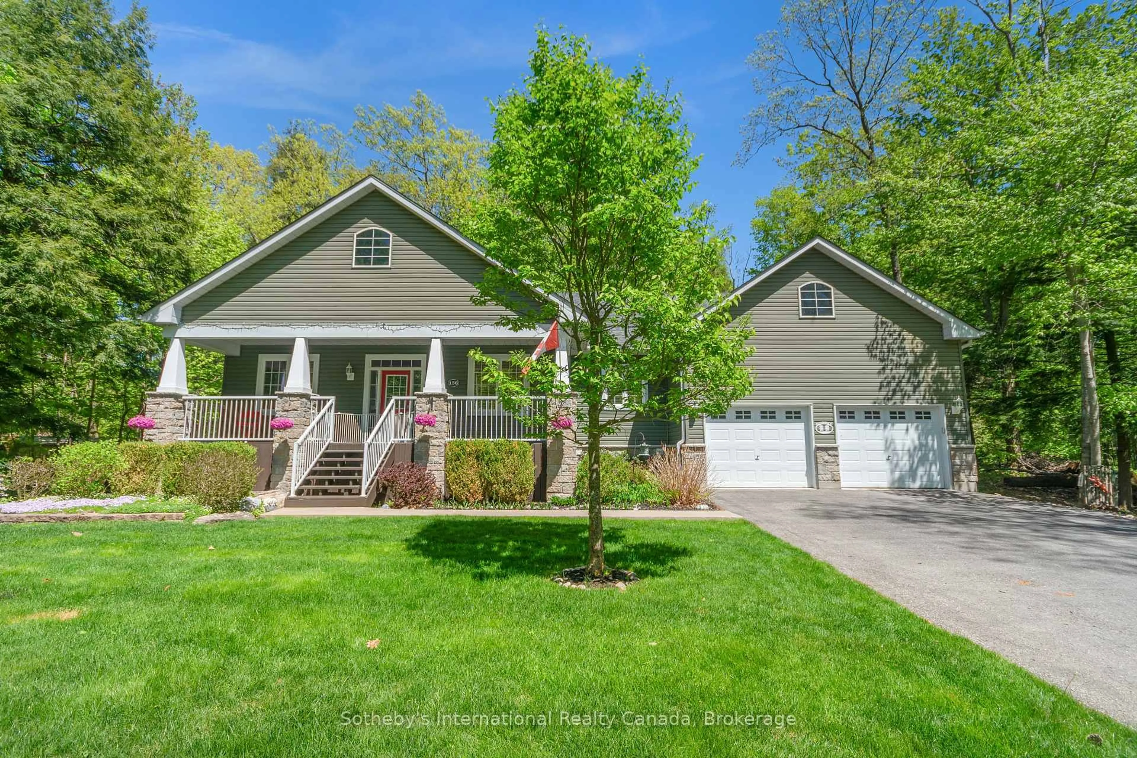 Home with vinyl exterior material, street for 156 Moreau Pkwy, Tiny Ontario L9M 0H3