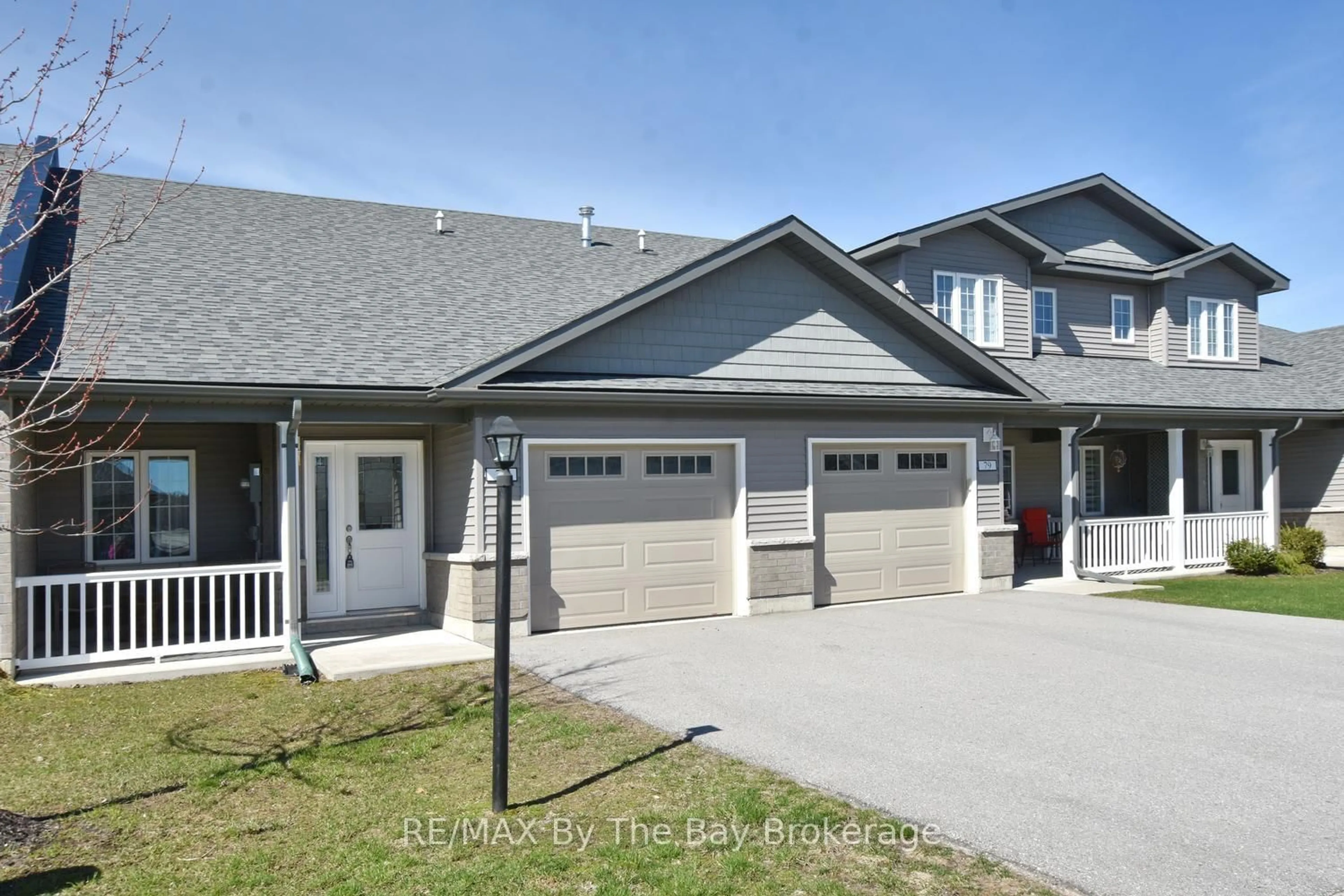 Home with vinyl exterior material, street for 77 Ivy Cres, Wasaga Beach Ontario L9Z 0H8