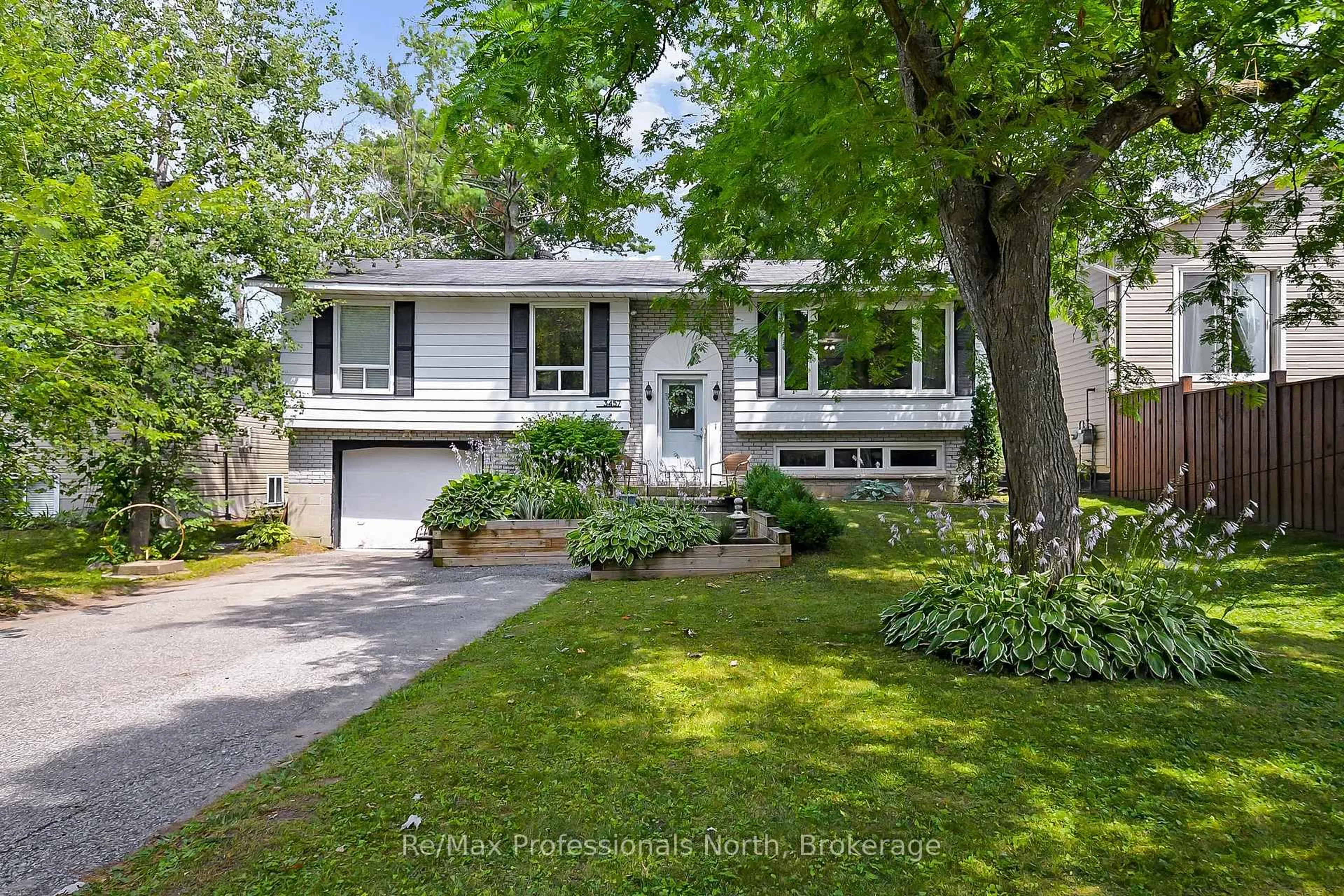 Home with vinyl exterior material, street for 3457 Bayou Rd, Severn Ontario L3V 0V8