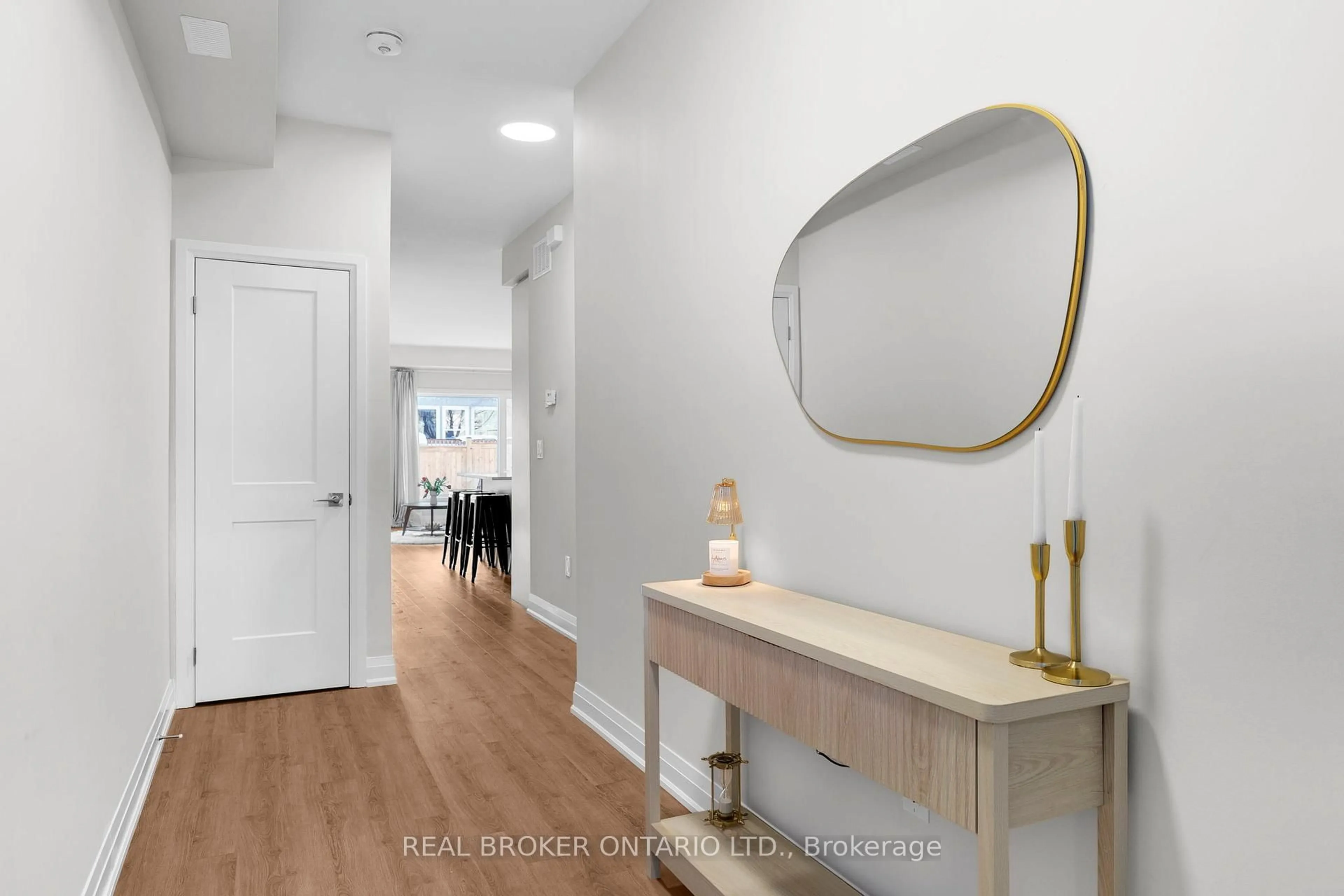 Indoor entryway for 96 Sunshine Lane, Orillia Ontario L3V 7L8