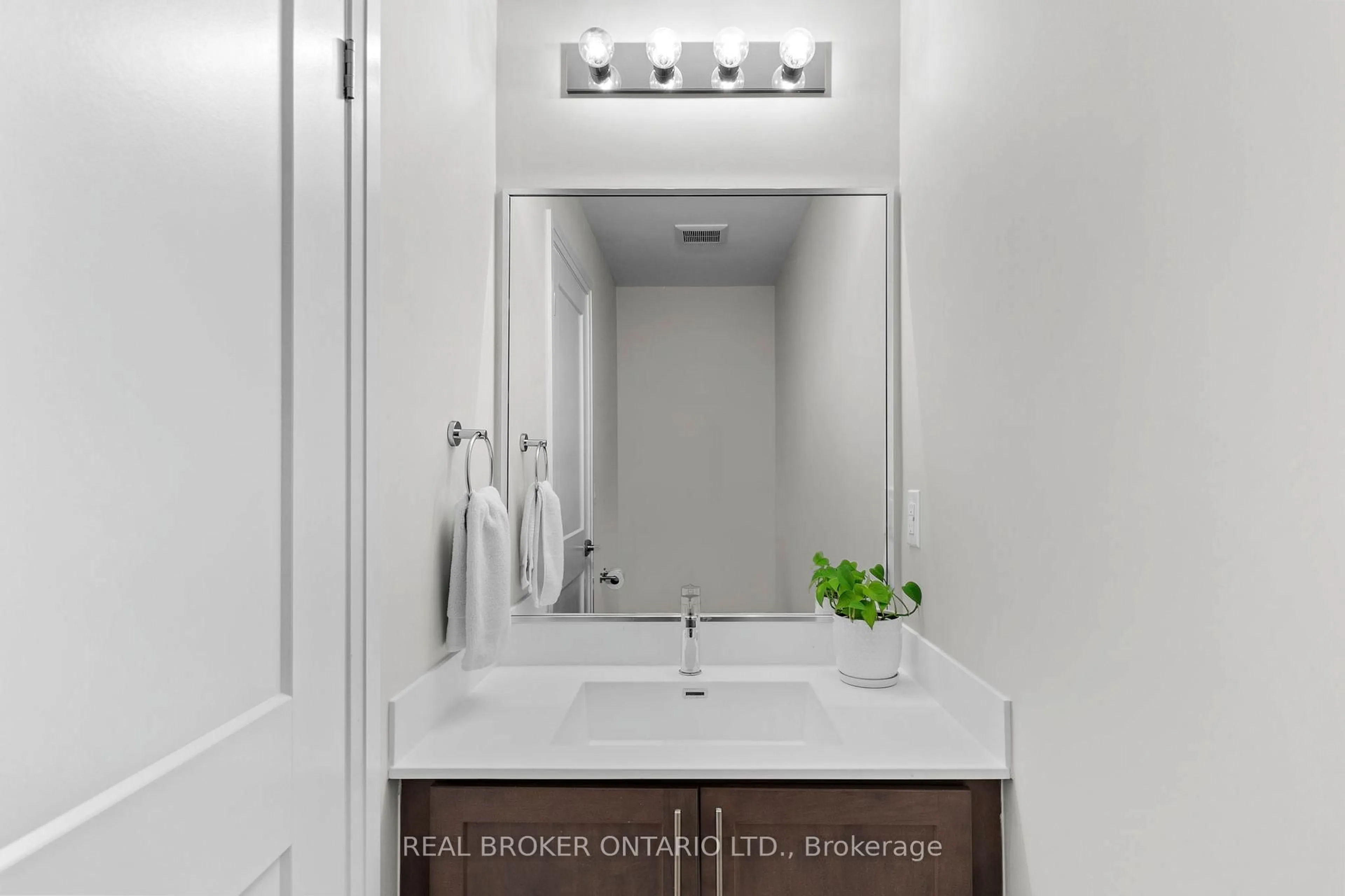 Standard bathroom, unknown for 96 Sunshine Lane, Orillia Ontario L3V 7L8