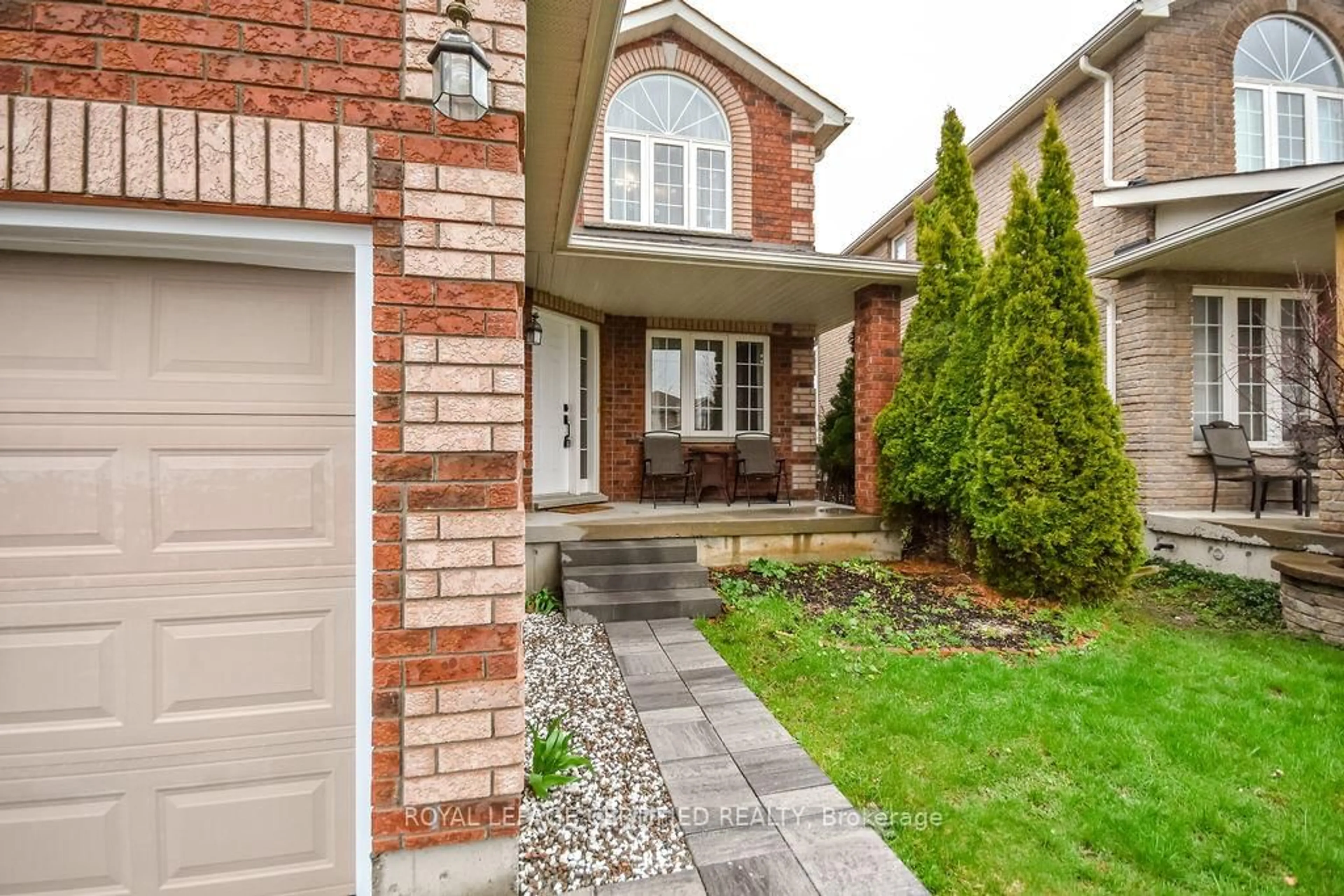 Home with brick exterior material, street for 34 Balmoral Pl, Barrie Ontario L4N 0Y9