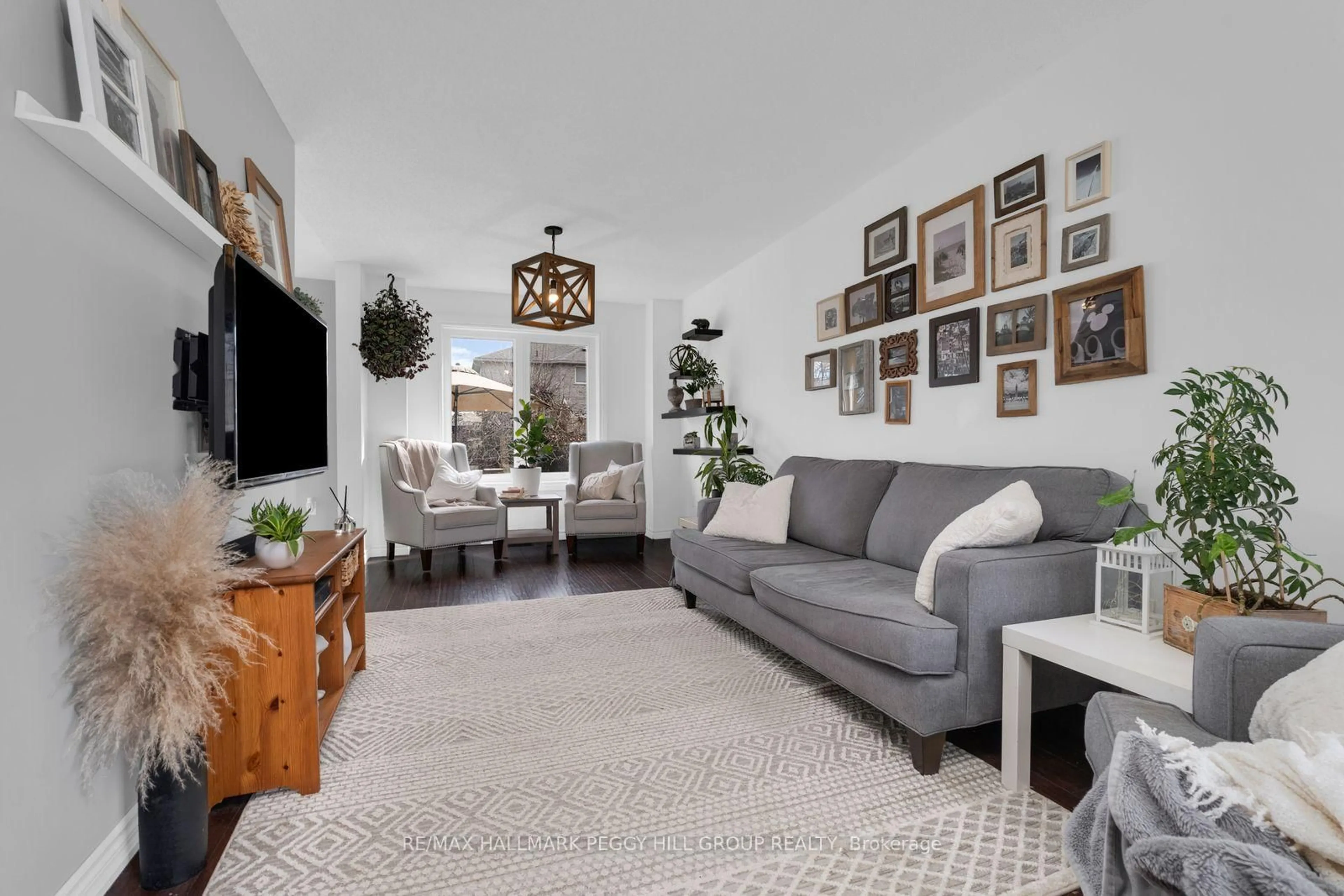 Living room with furniture, unknown for 25 Knupp Rd, Barrie Ontario L4N 0P8