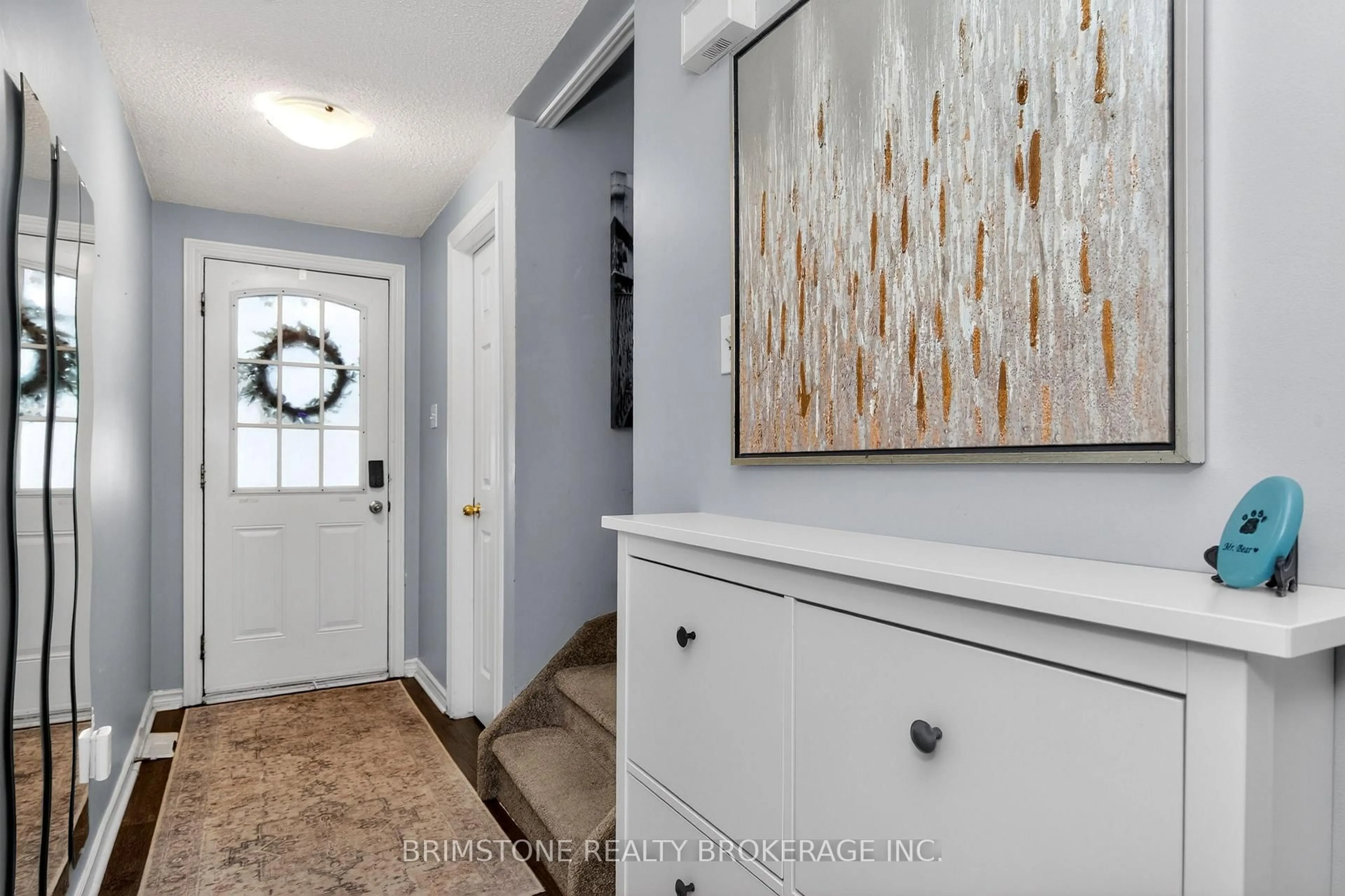 Indoor entryway for 104 Hickling Tr, Barrie Ontario L4M 5T4