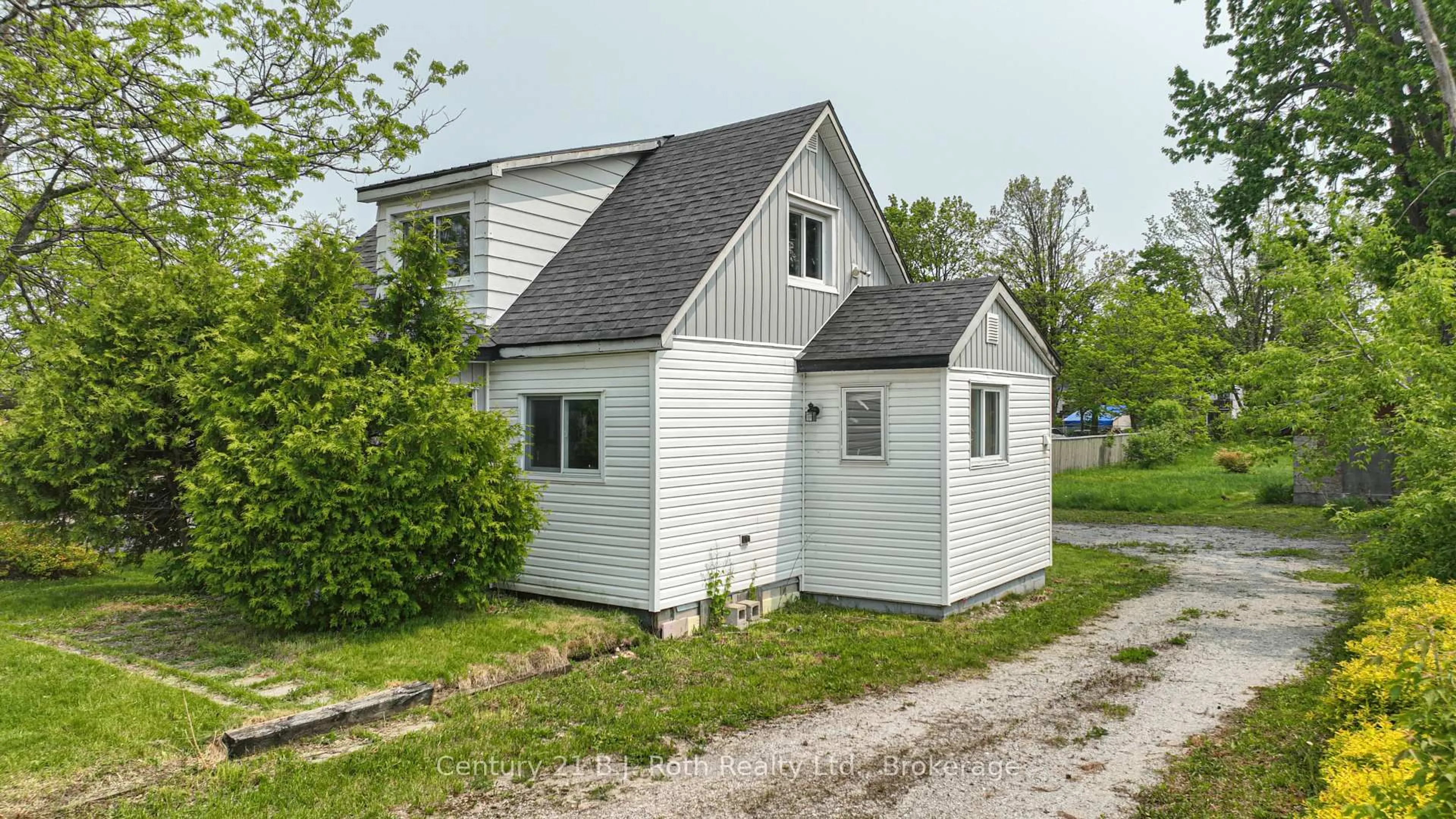 Shed for 382 West St, Orillia Ontario L3V 5E6
