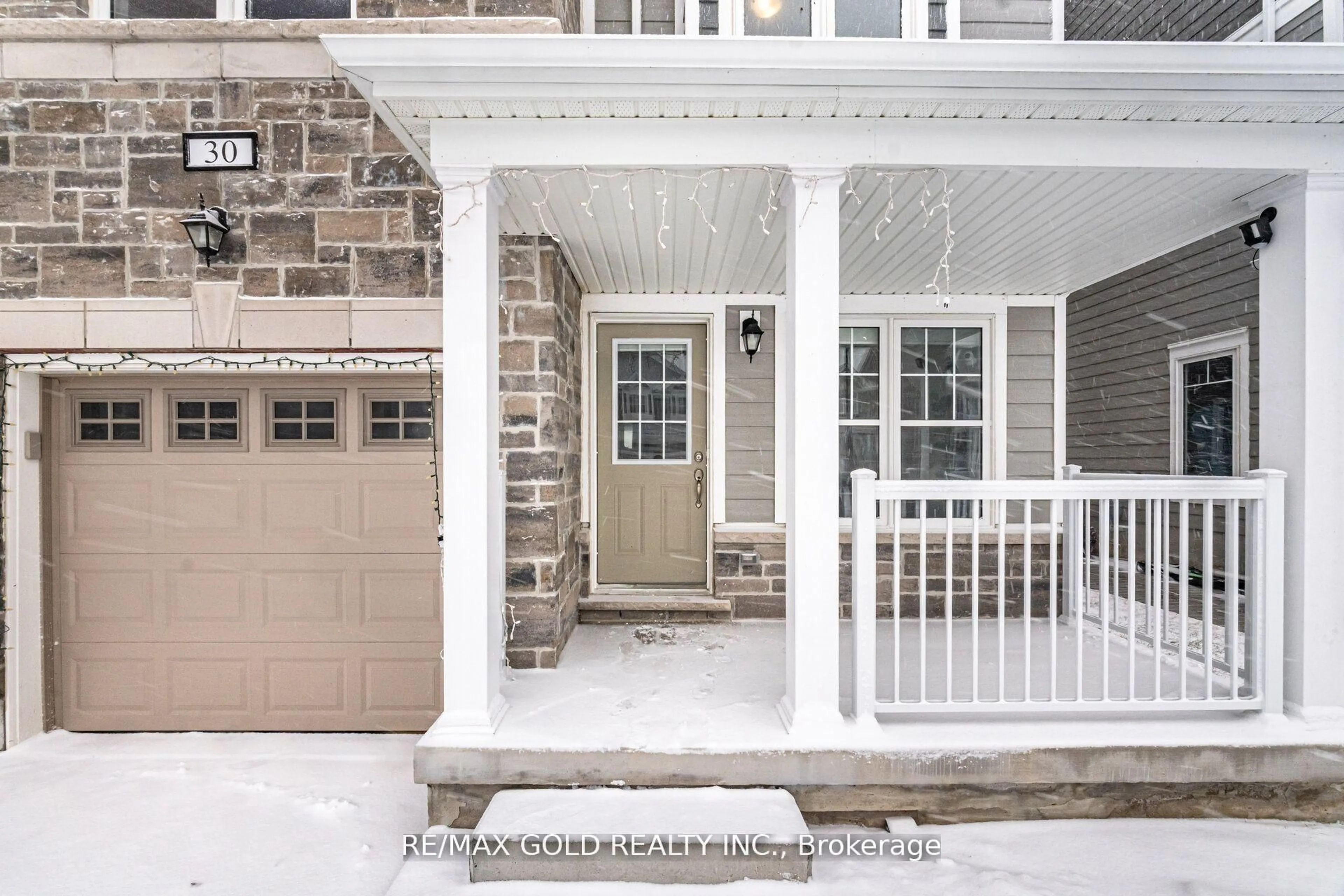 Indoor entryway for 30 Hills Thistle Dr, Wasaga Beach Ontario L9E 0J3