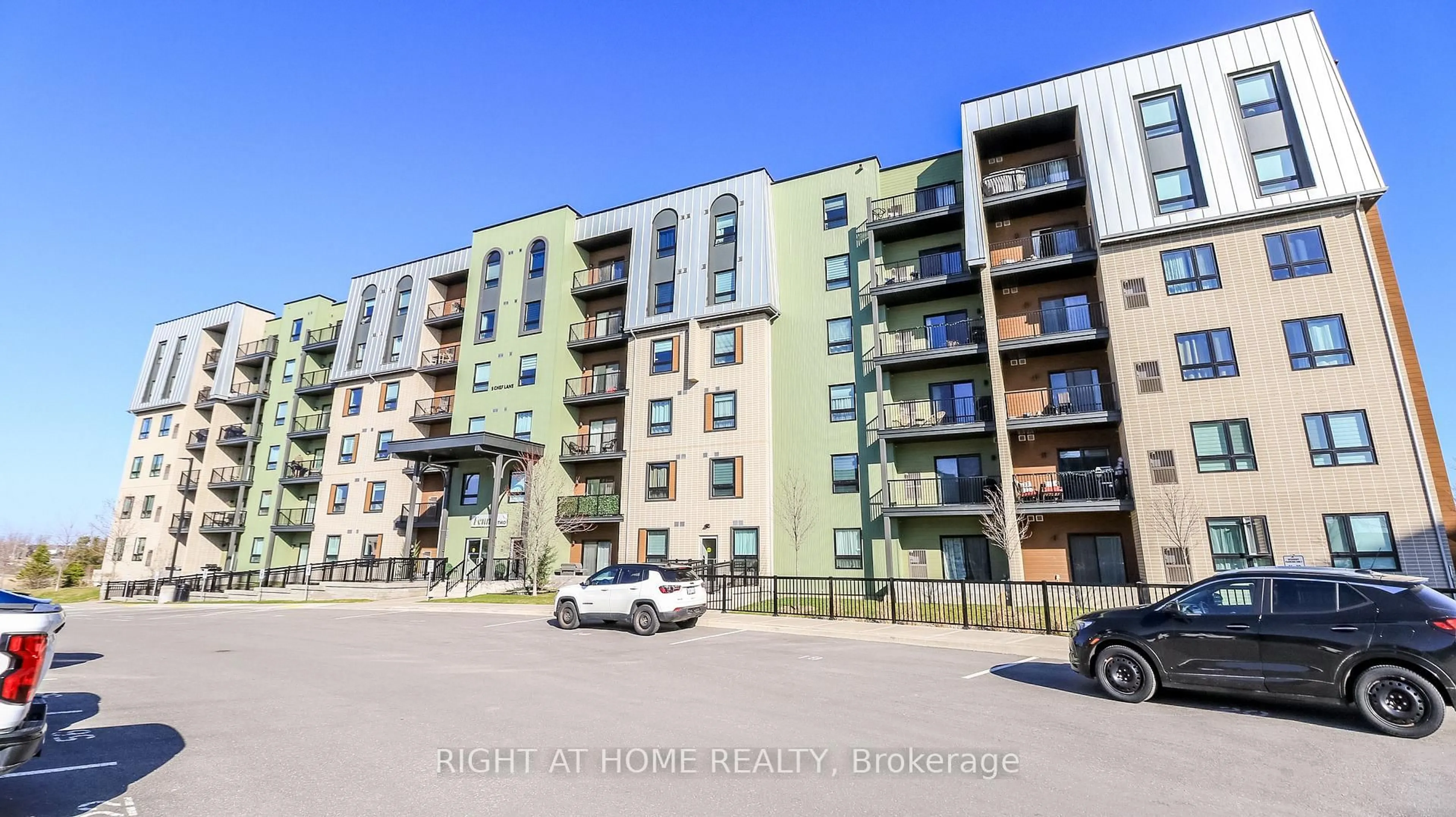 A pic from outside/outdoor area/front of a property/back of a property/a pic from drone, building for 5 Chef Lane #510, Barrie Ontario L9J 0J8
