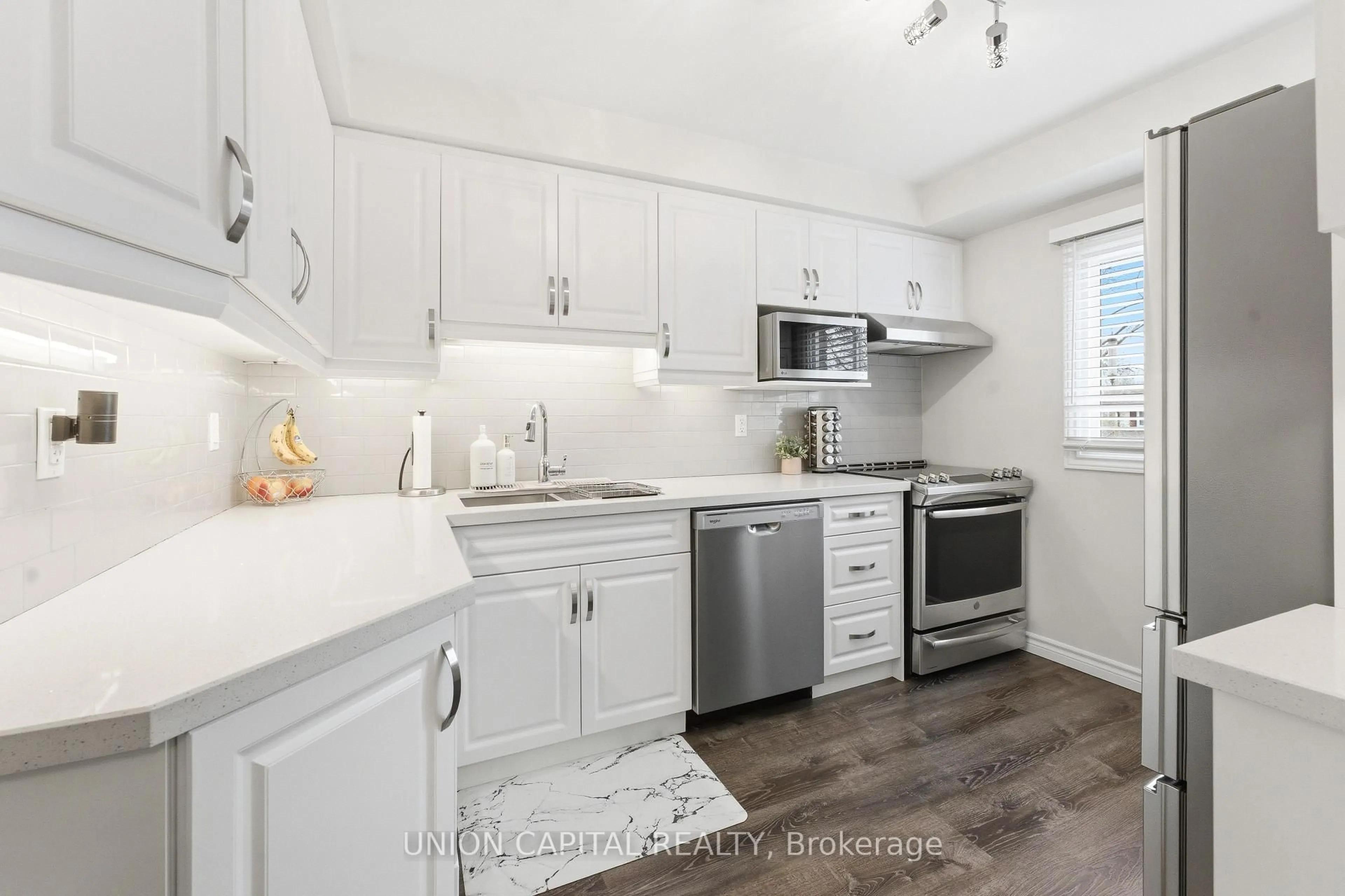 Open concept kitchen, ceramic/tile floor for 72 Adelaide St #50, Barrie Ontario L4N 3T5