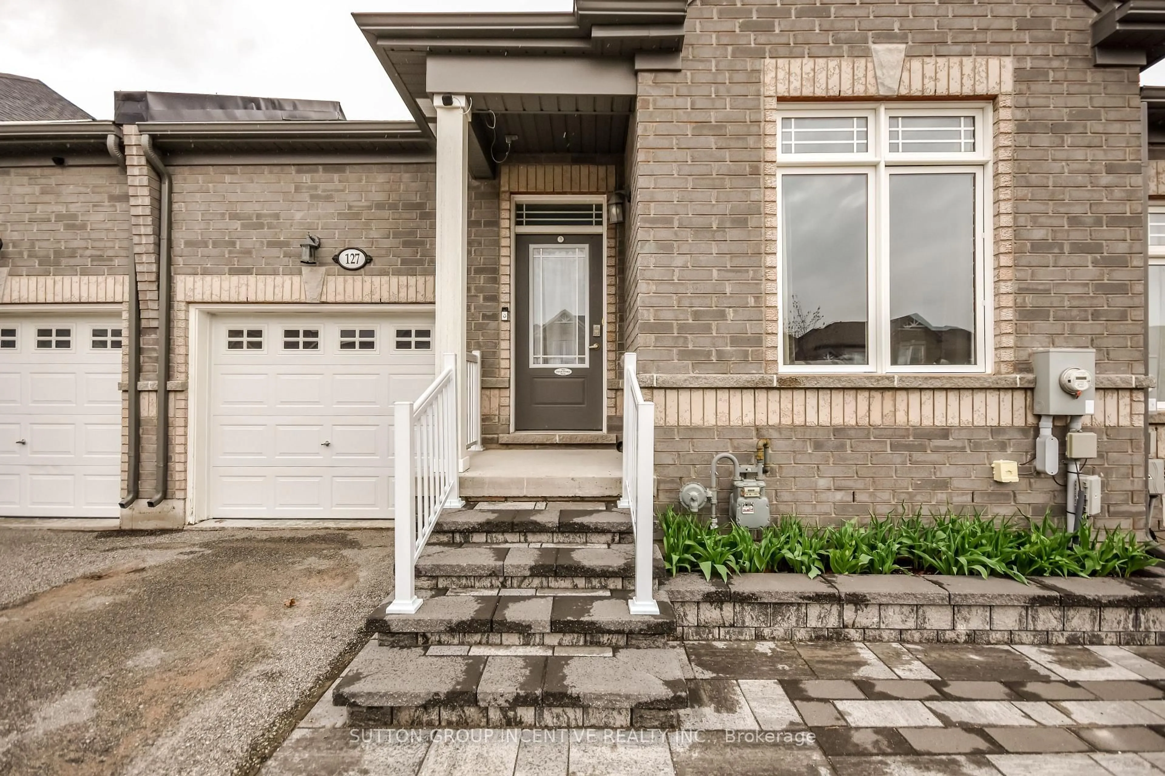 Home with brick exterior material, street for 127 Isabella Dr, Orillia Ontario L0K 8K7
