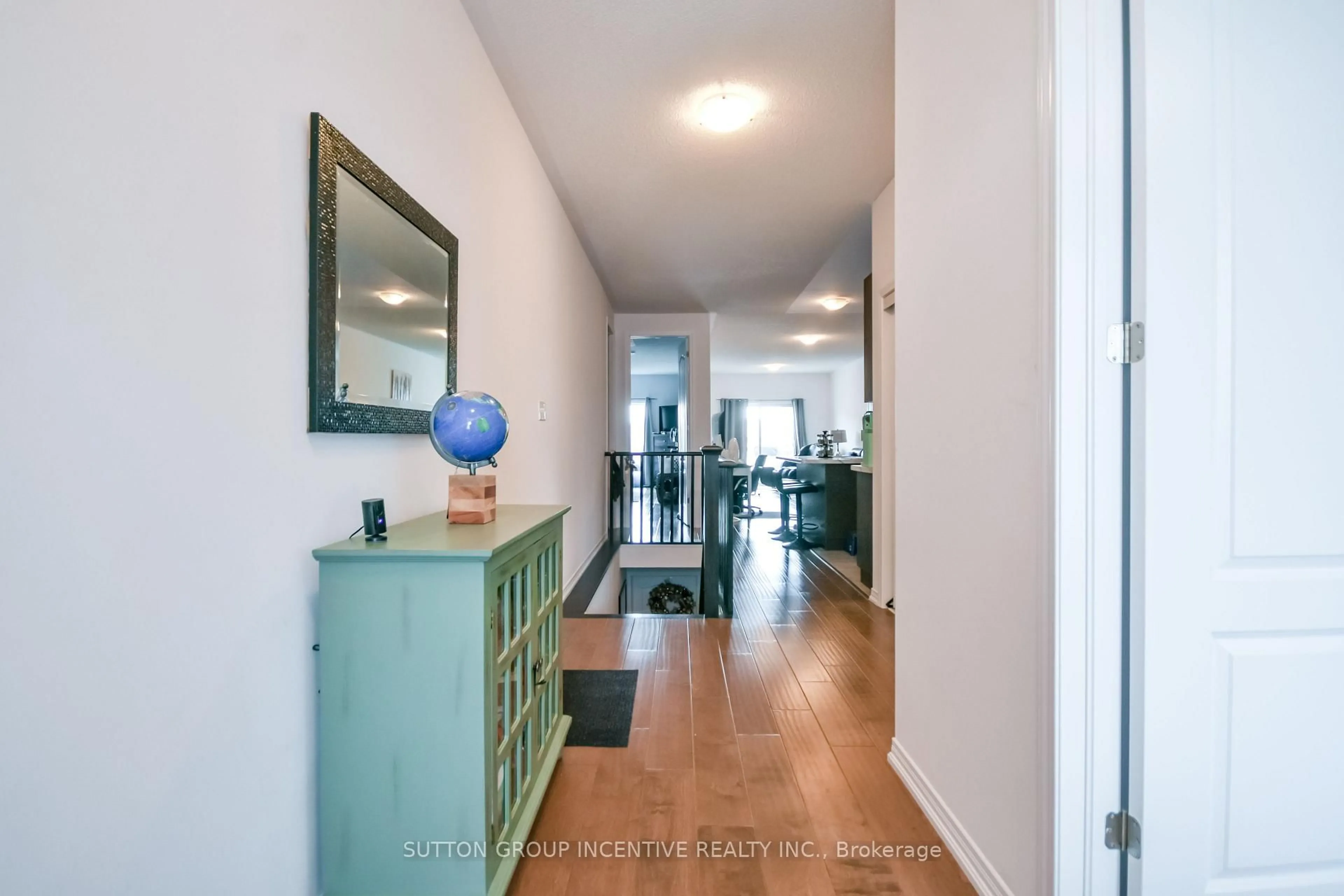 Indoor entryway for 127 Isabella Dr, Orillia Ontario L0K 8K7