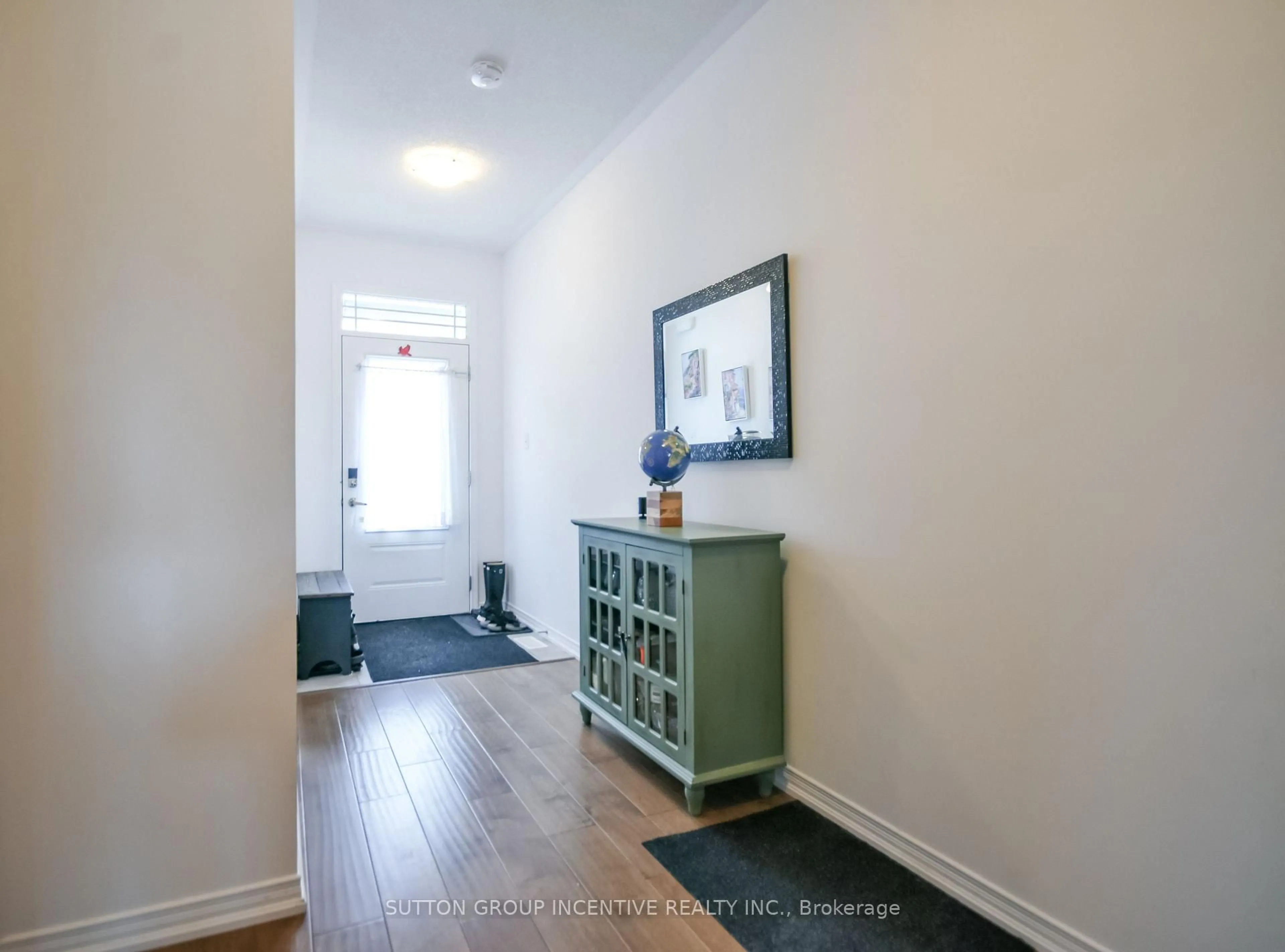 Indoor entryway for 127 Isabella Dr, Orillia Ontario L0K 8K7