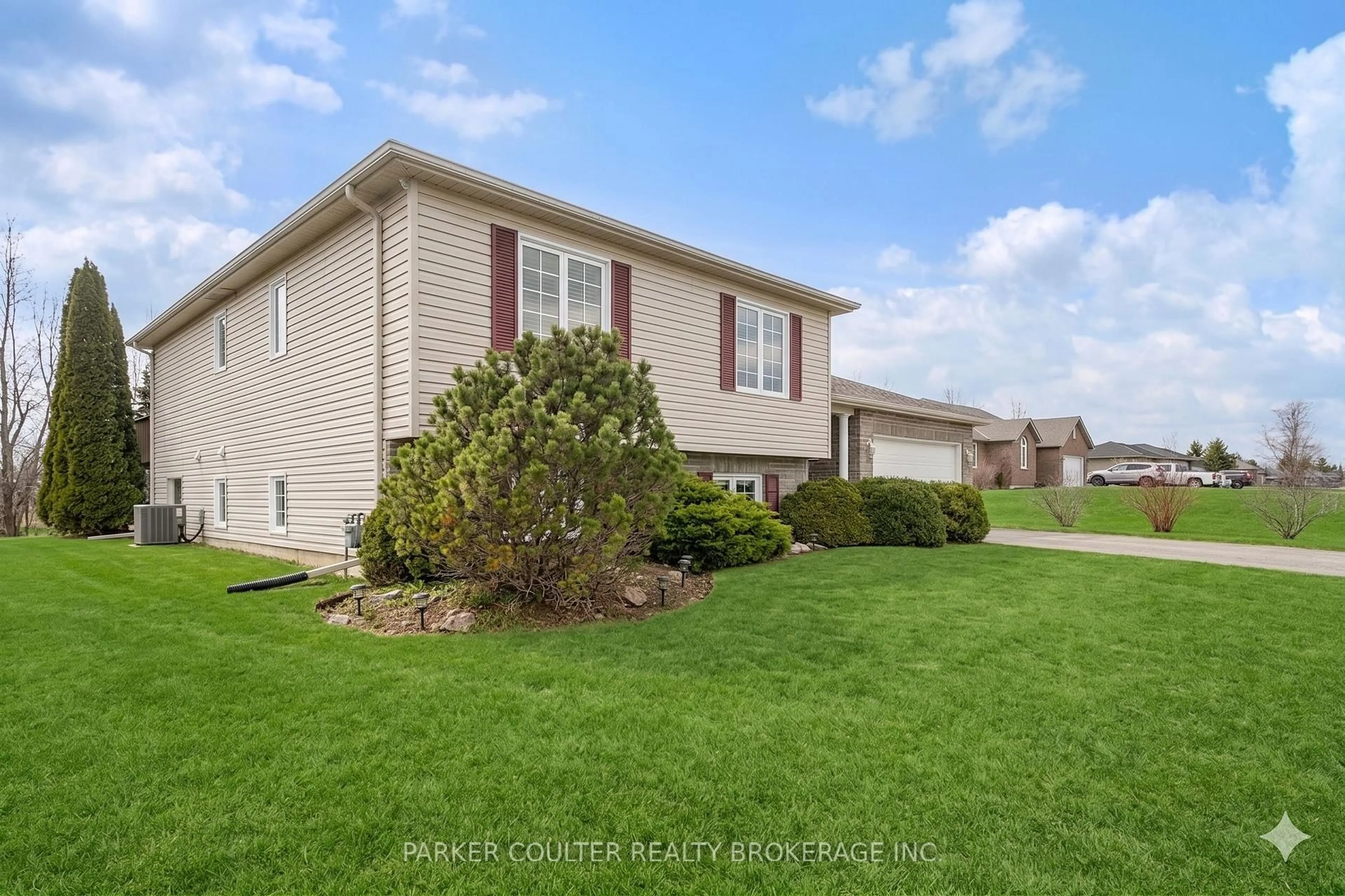 Home with vinyl exterior material, street for 4676 Zachary Cres, Ramara Ontario L3V 0K8