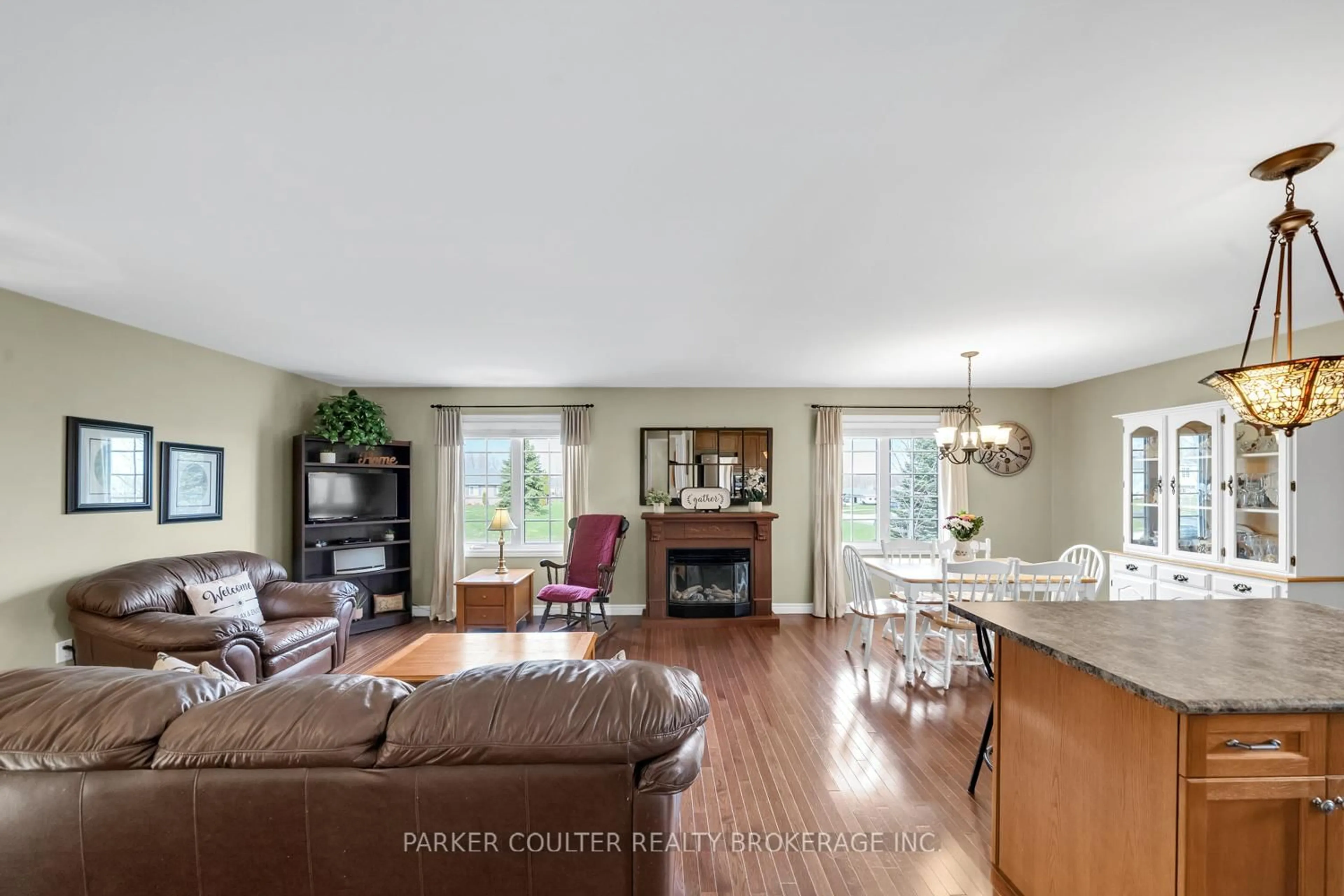 Living room with furniture, unknown for 4676 Zachary Cres, Ramara Ontario L3V 0K8