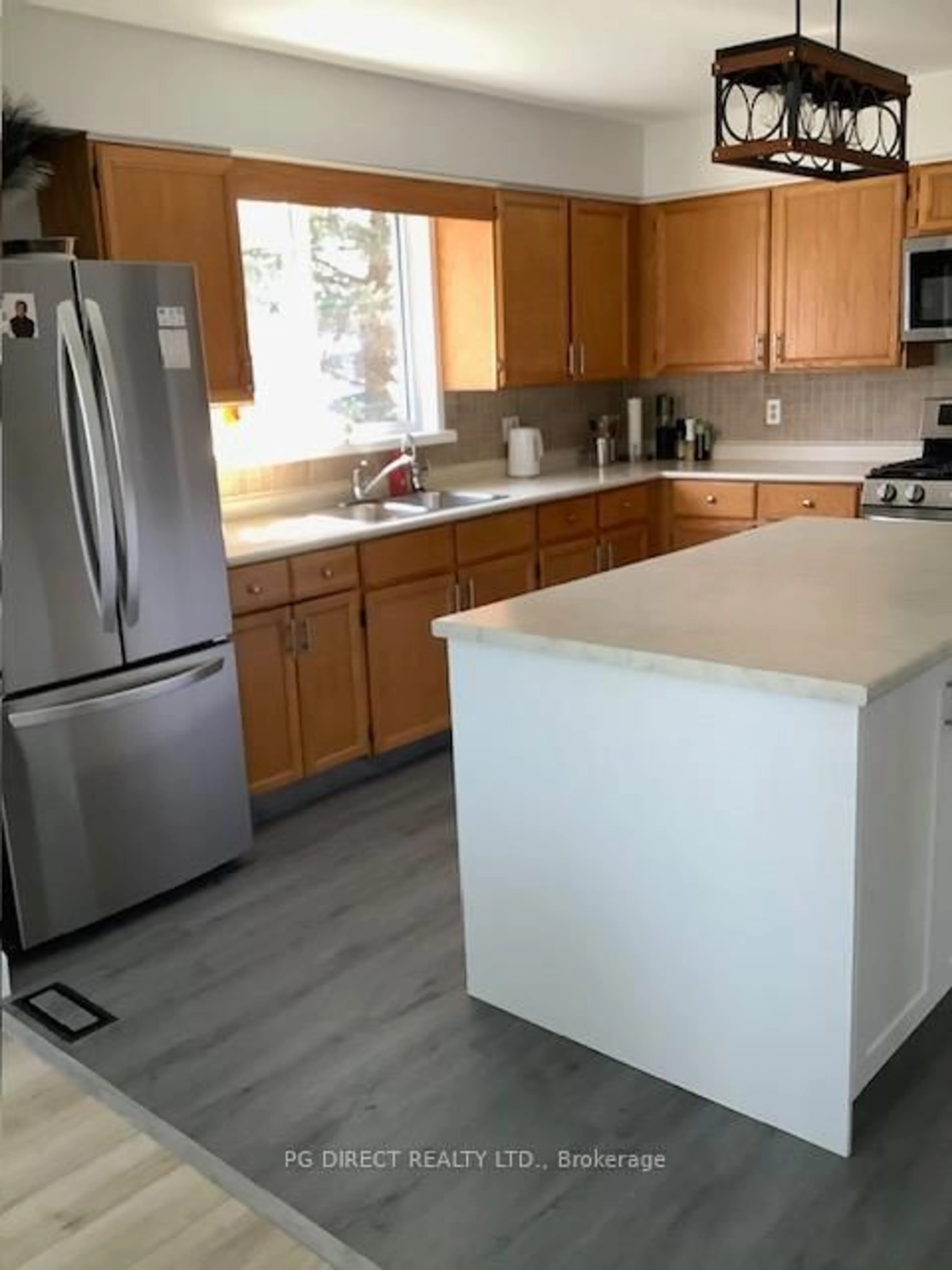 Open concept kitchen, unknown for 9 Brick Pond Rd, Severn Ontario L0K 1E0