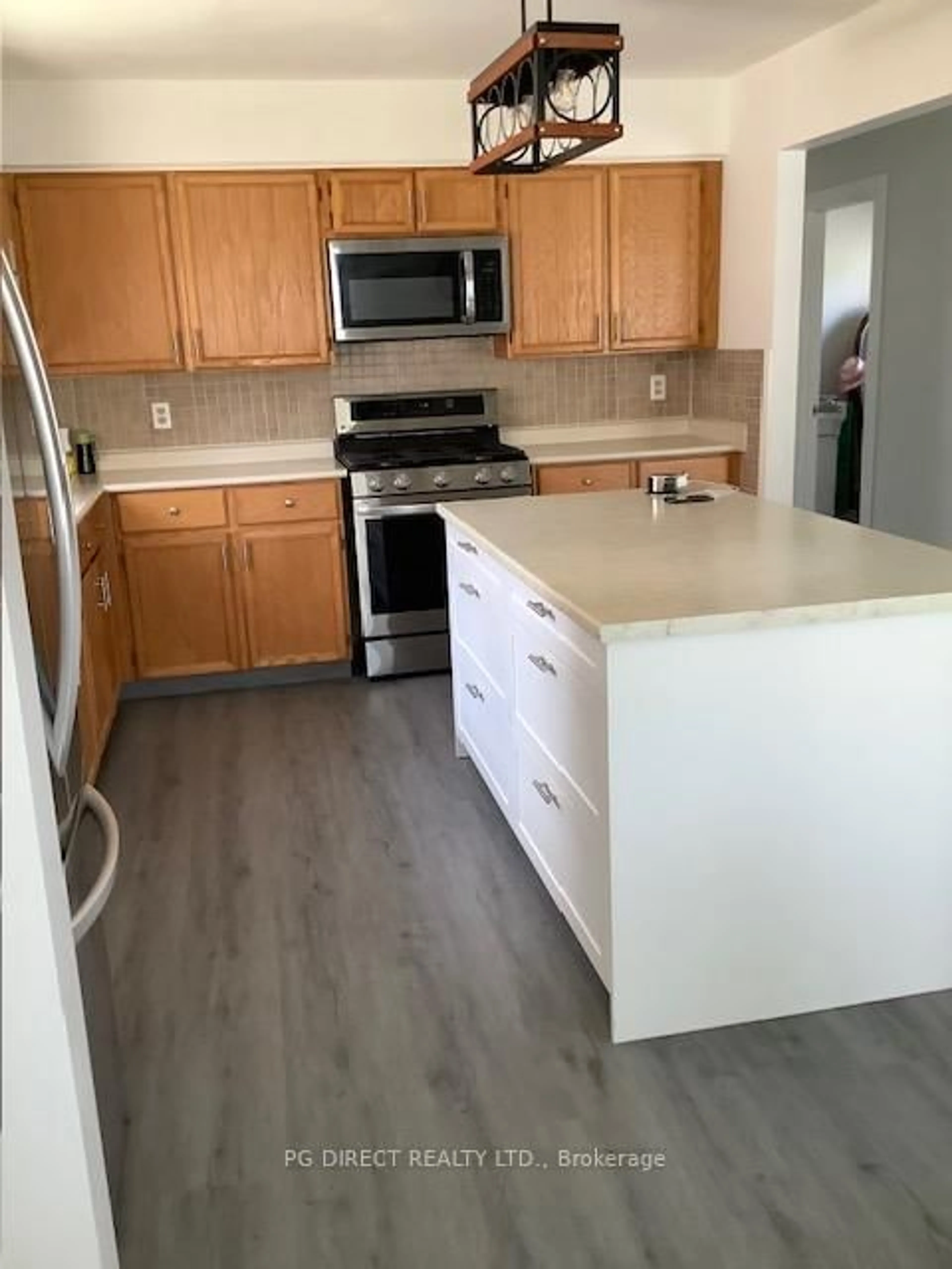 Open concept kitchen, unknown for 9 Brick Pond Rd, Severn Ontario L0K 1E0