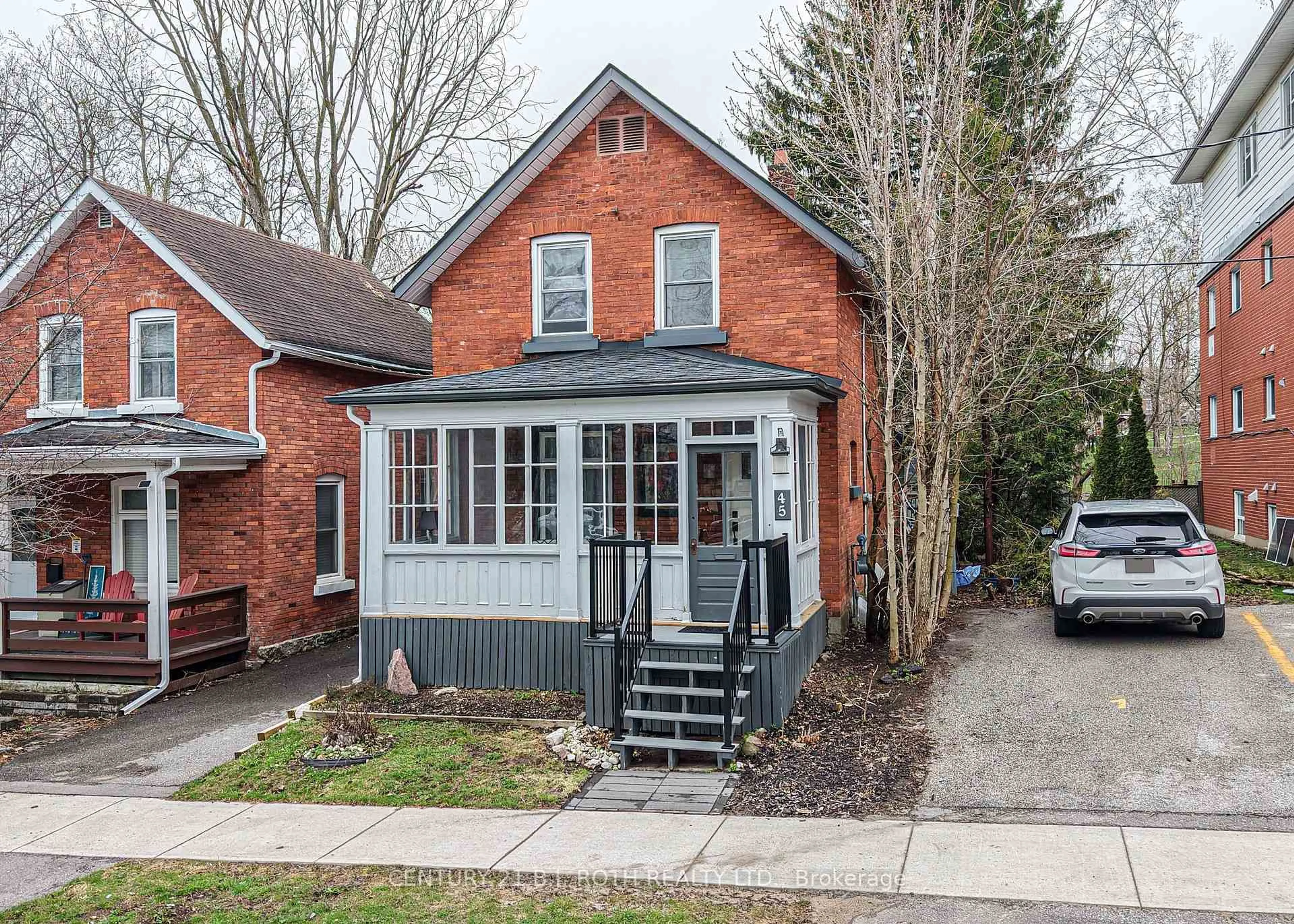 Home with brick exterior material, street for 45 ALBERT St, Orillia Ontario L3V 5K3