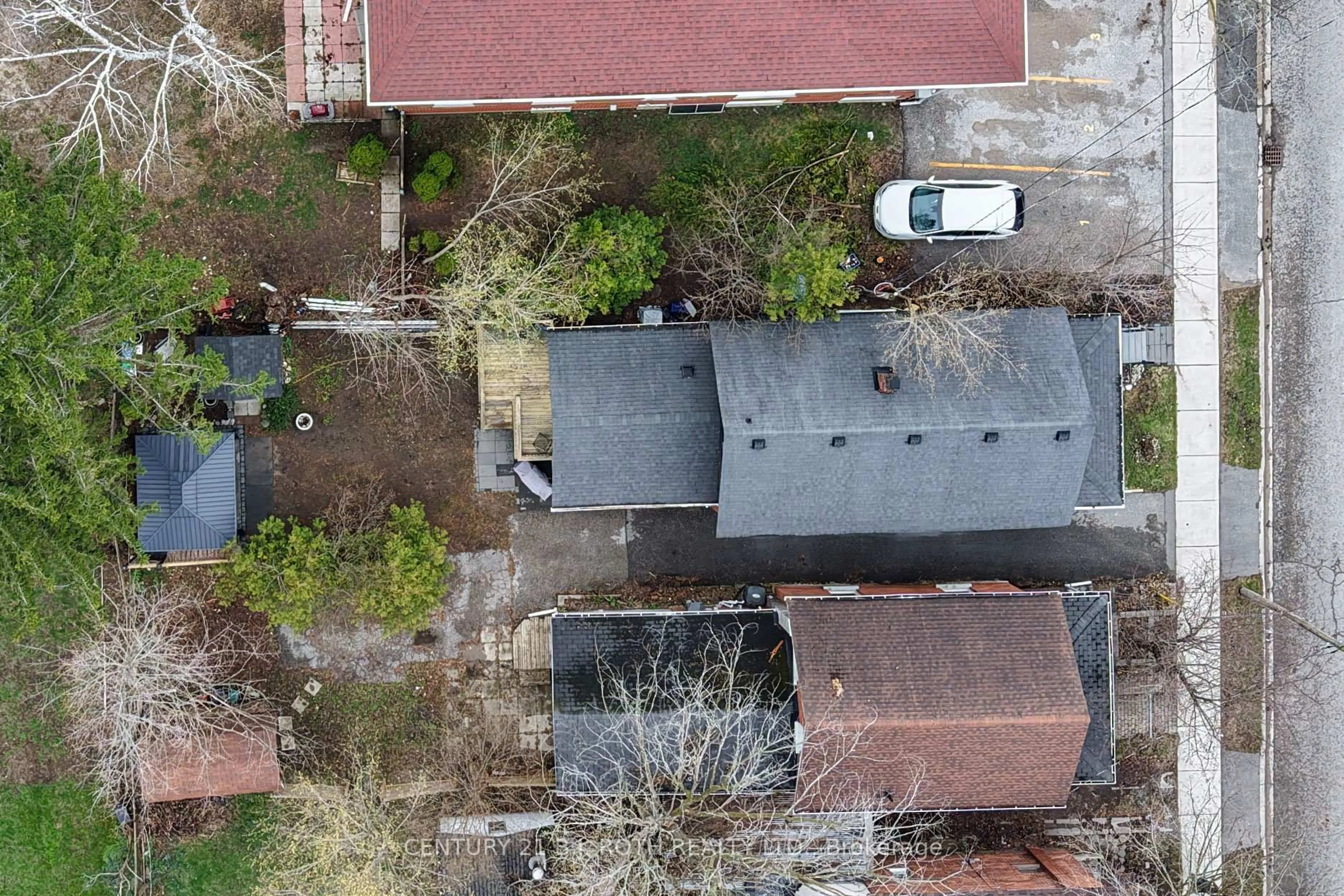 A pic from outside/outdoor area/front of a property/back of a property/a pic from drone, street for 45 ALBERT St, Orillia Ontario L3V 5K3