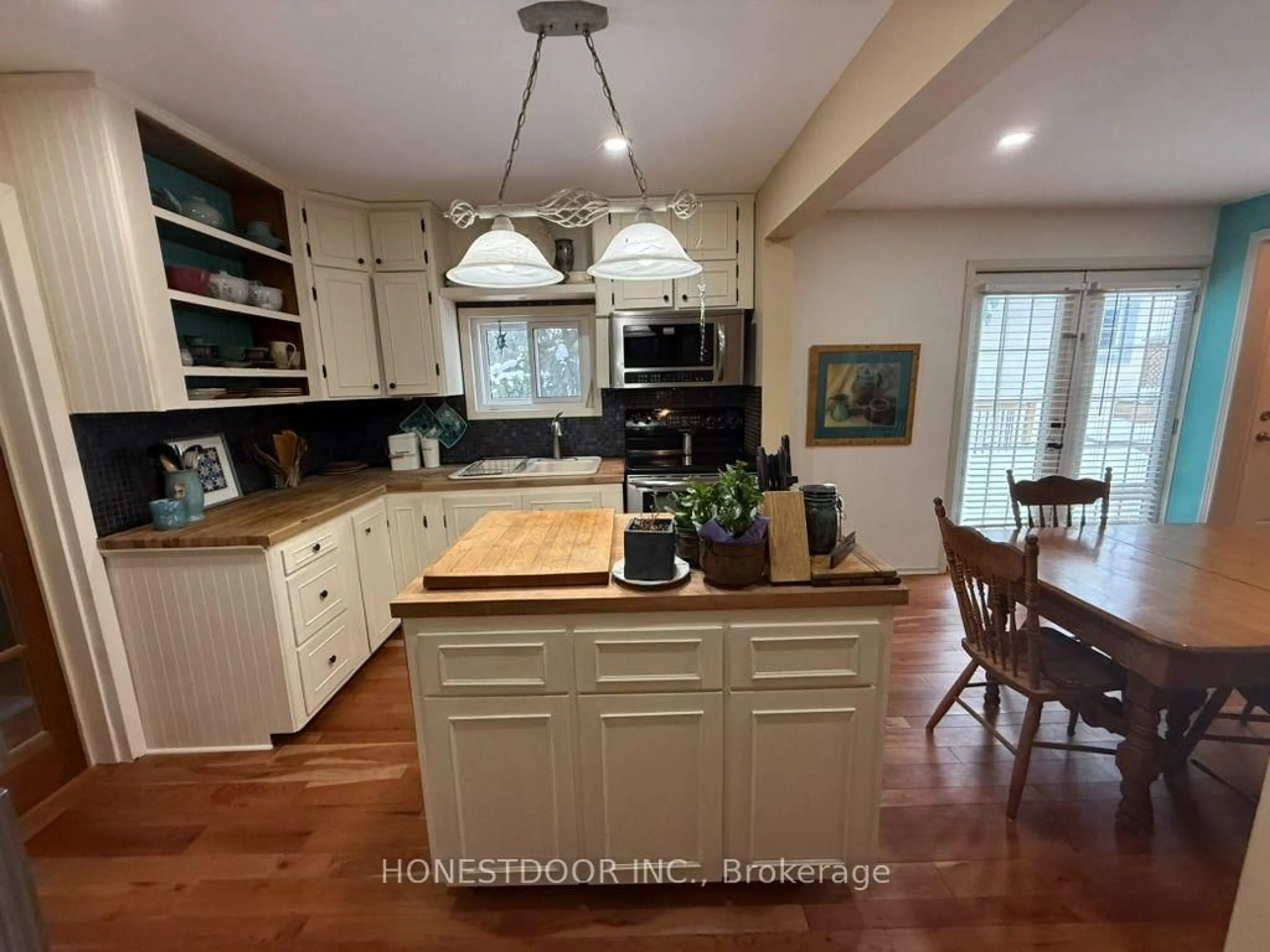 Open concept kitchen, unknown for 2015 Ridge Rd, Oro-Medonte Ontario L0L 2L0