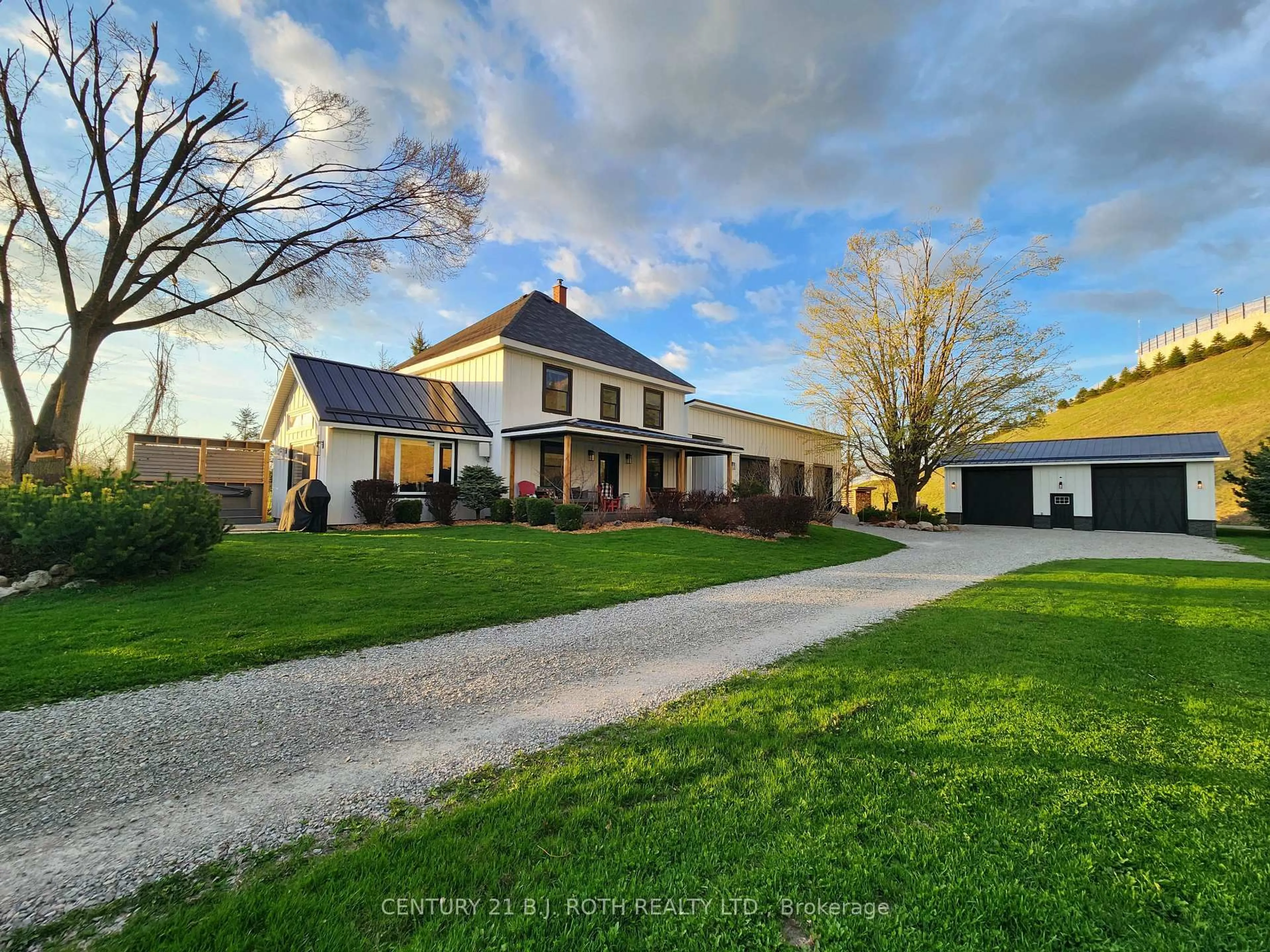 A pic from outside/outdoor area/front of a property/back of a property/a pic from drone, street for 4885 6 Line, Oro-Medonte Ontario L0K 1E0