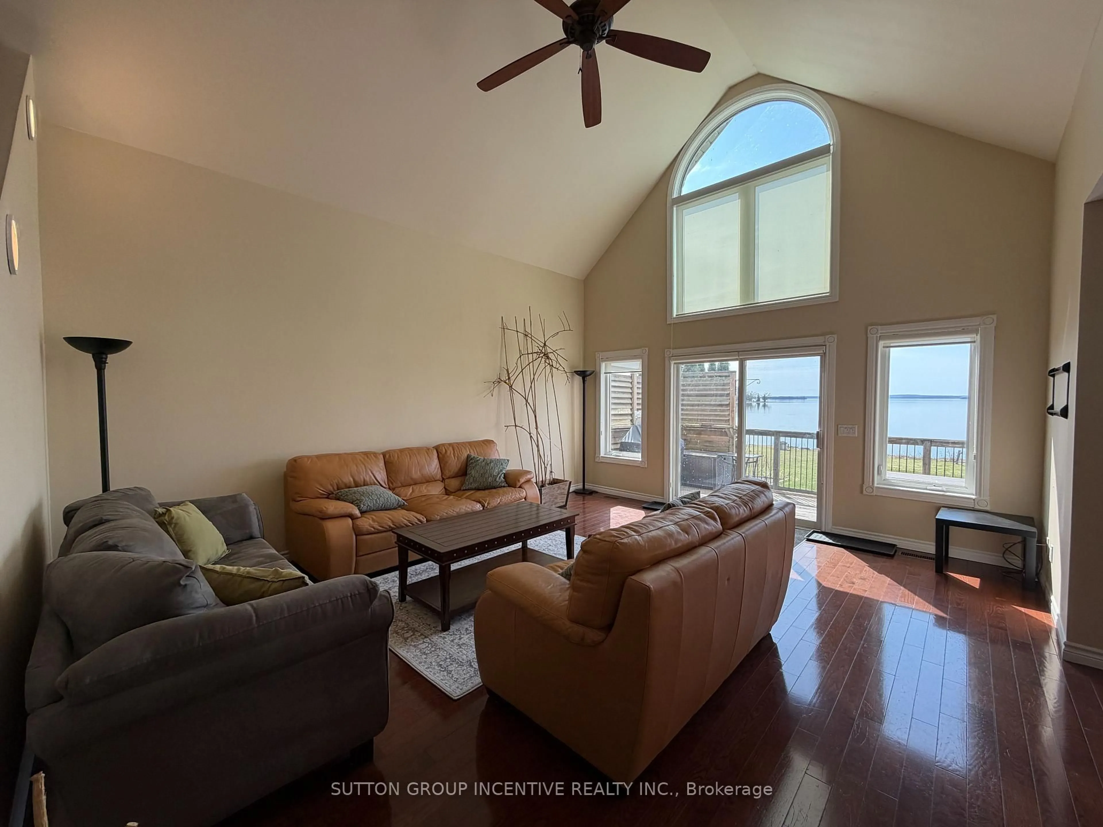 Living room with furniture, unknown for 10 Misty Crt, Ramara Ontario L0K 1B0