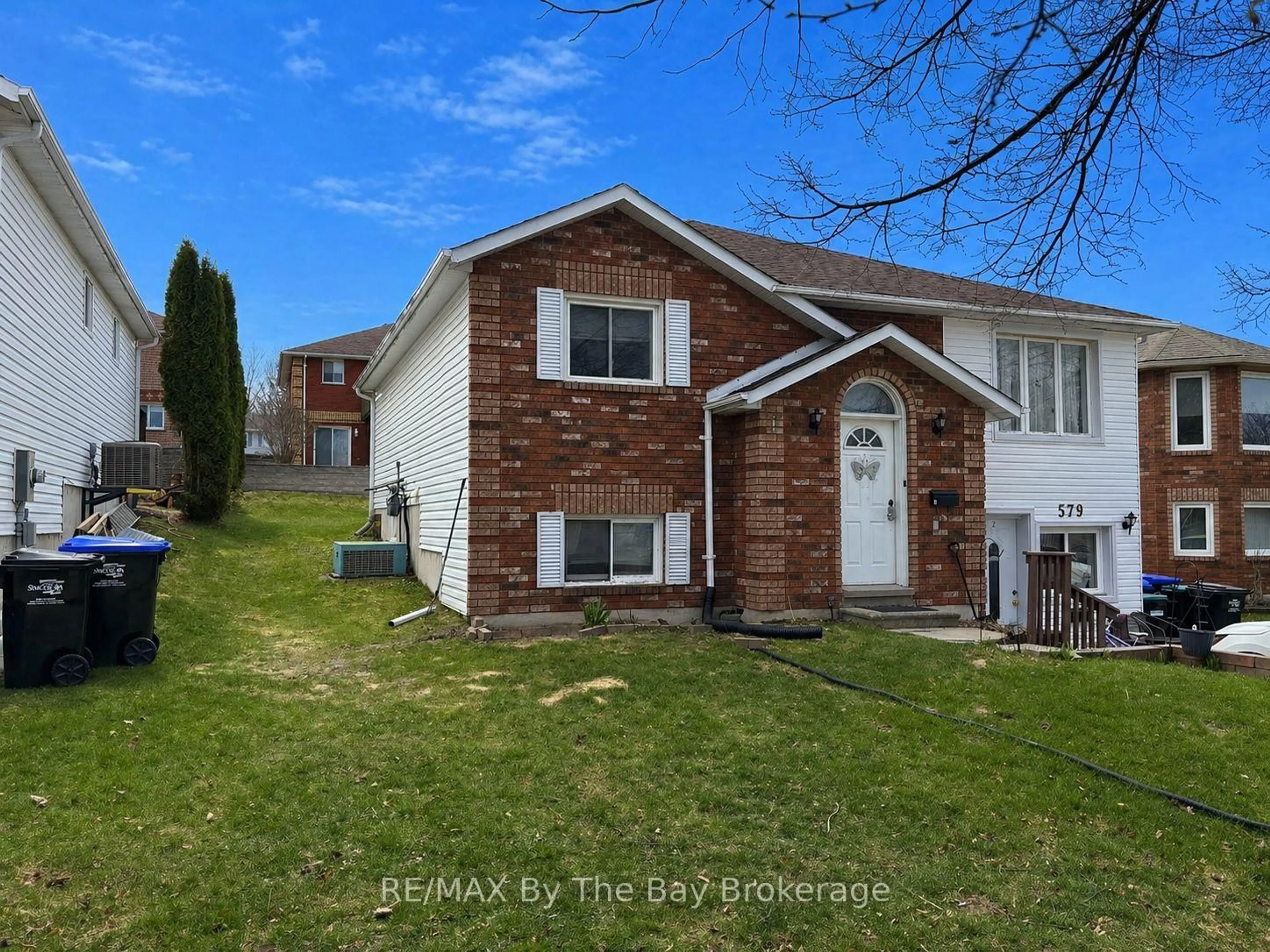 Home with vinyl exterior material, street for 579 Wayne Cres, Midland Ontario L4R 5E2