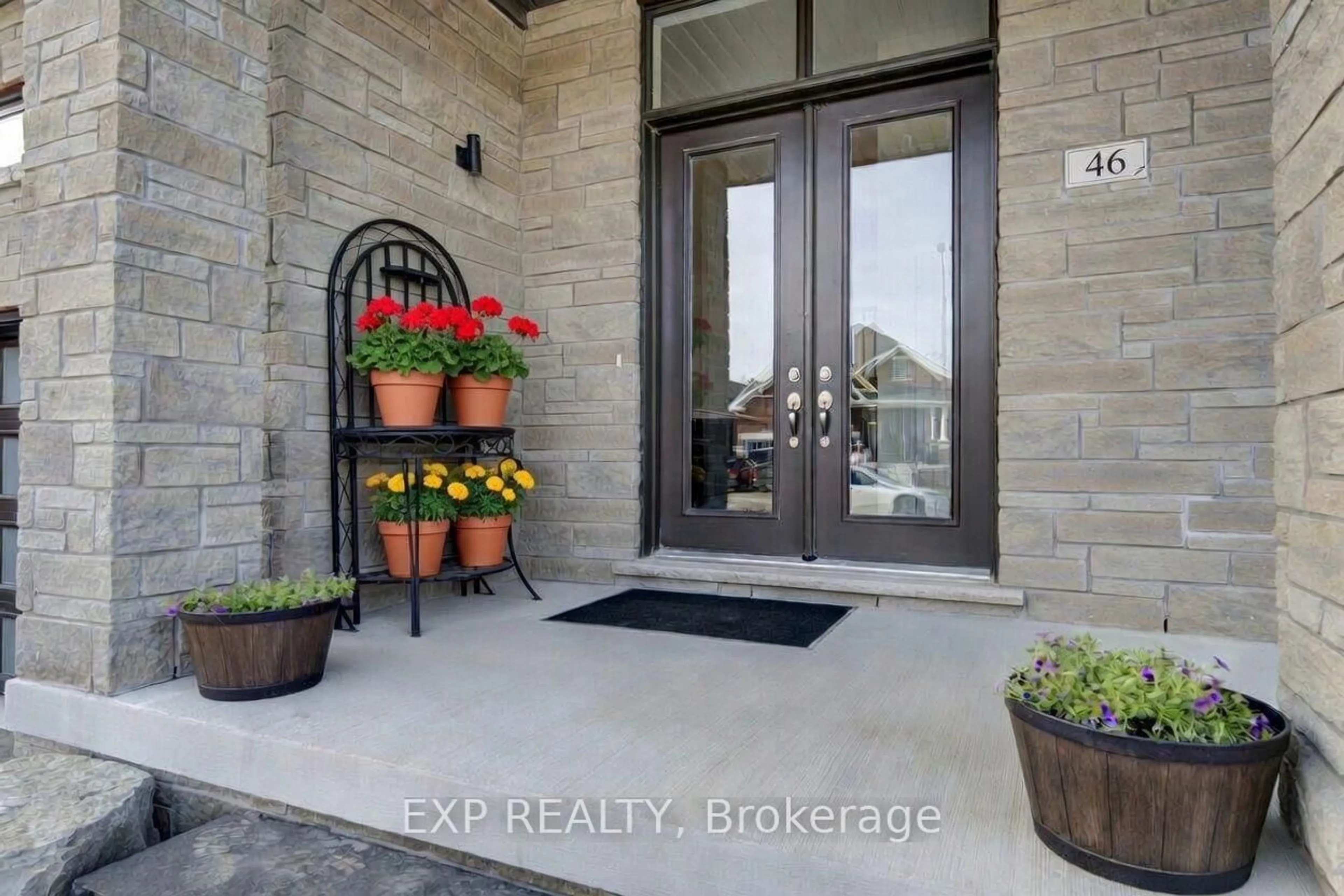 Indoor entryway for 46 Simona Ave, Wasaga Beach Ontario L9Z 0L3