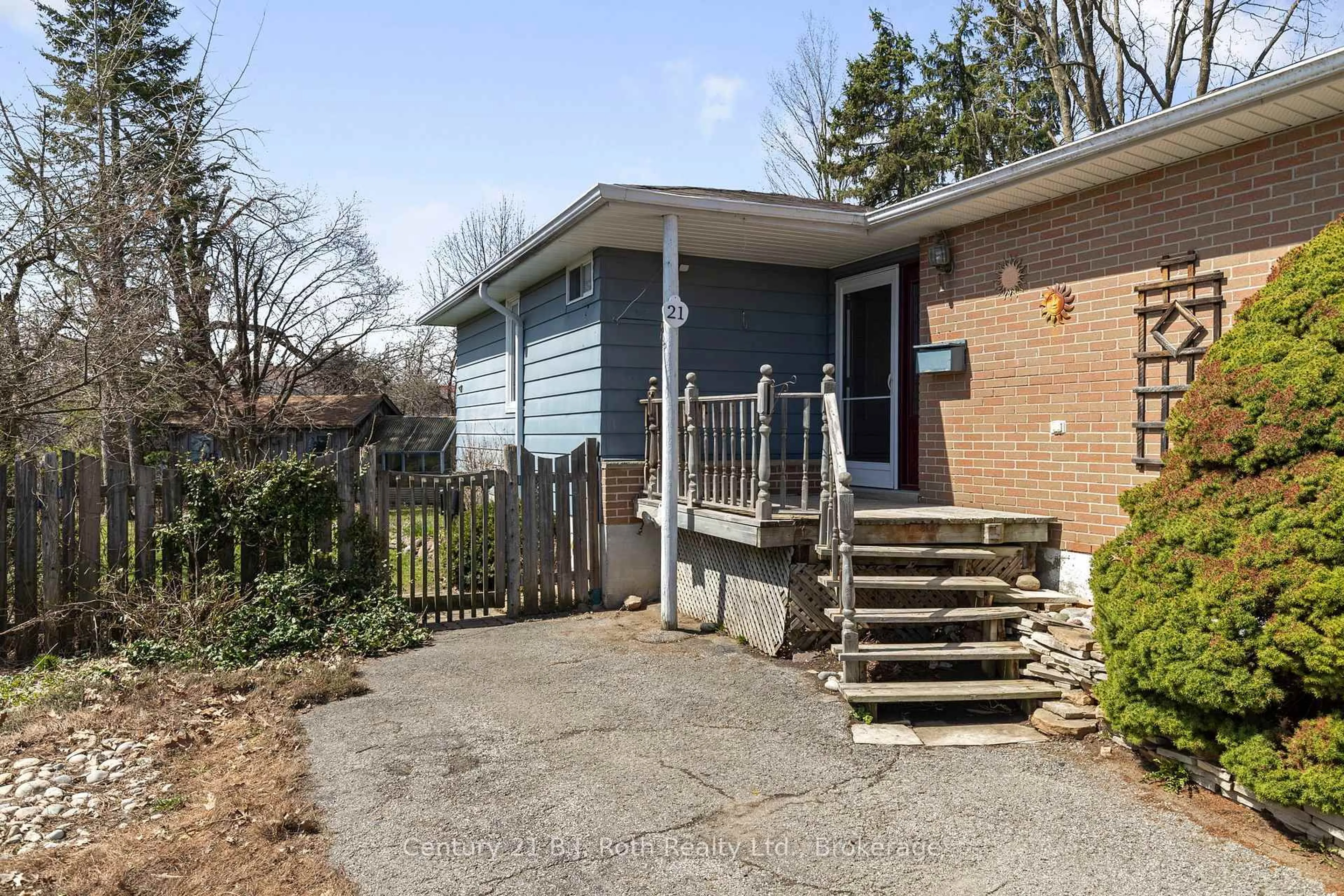 Home with brick exterior material, street for 21 Daphne Cres, Barrie Ontario L4M 2Y7